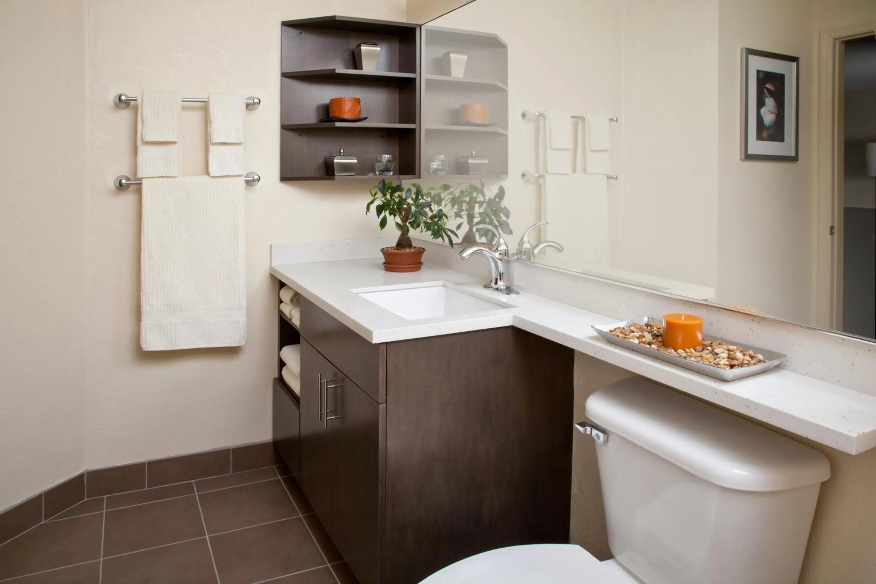 Bathroom in Candlewood Suites Kenedy by IHG