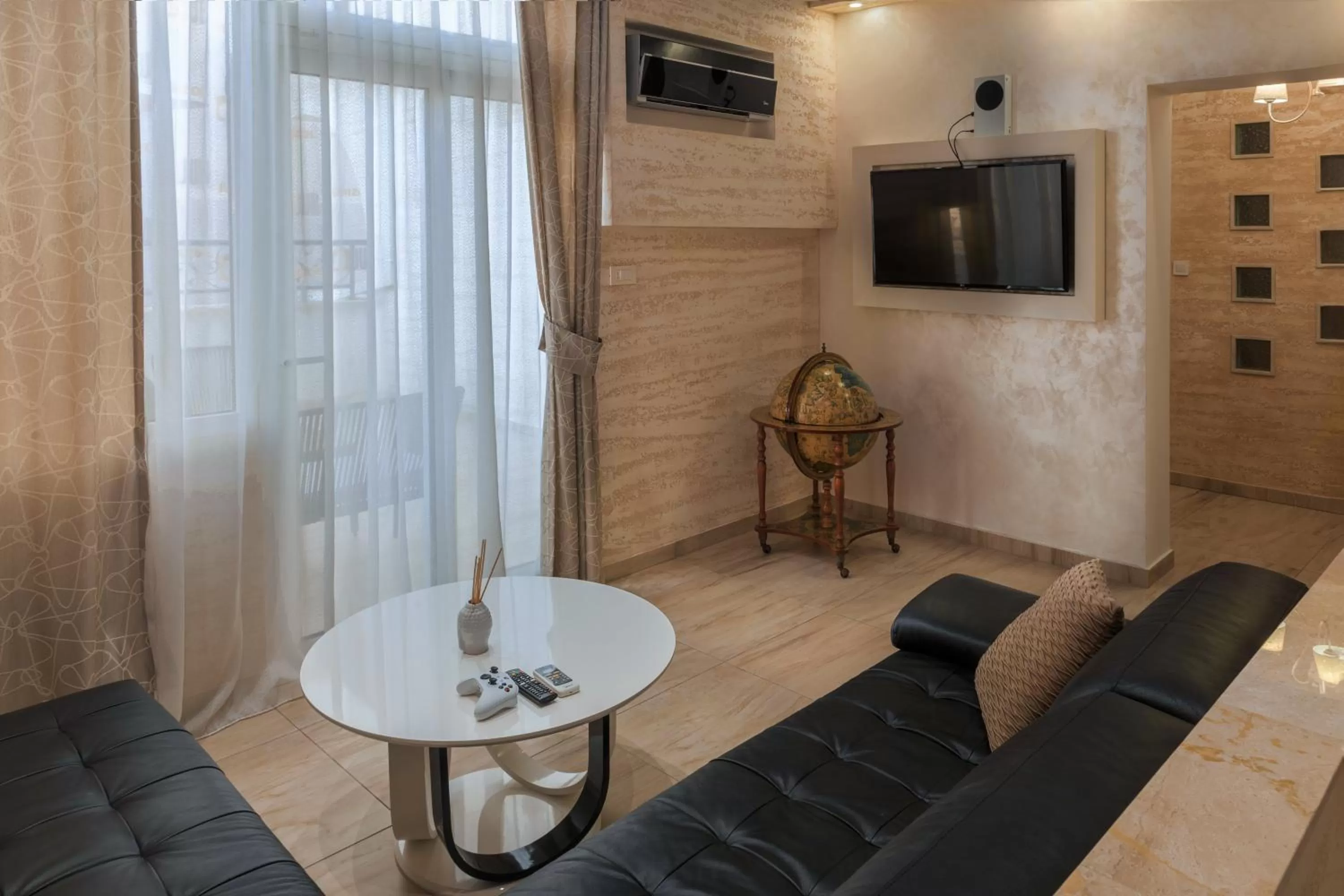 TV and multimedia, Seating Area in Hotel Maksim