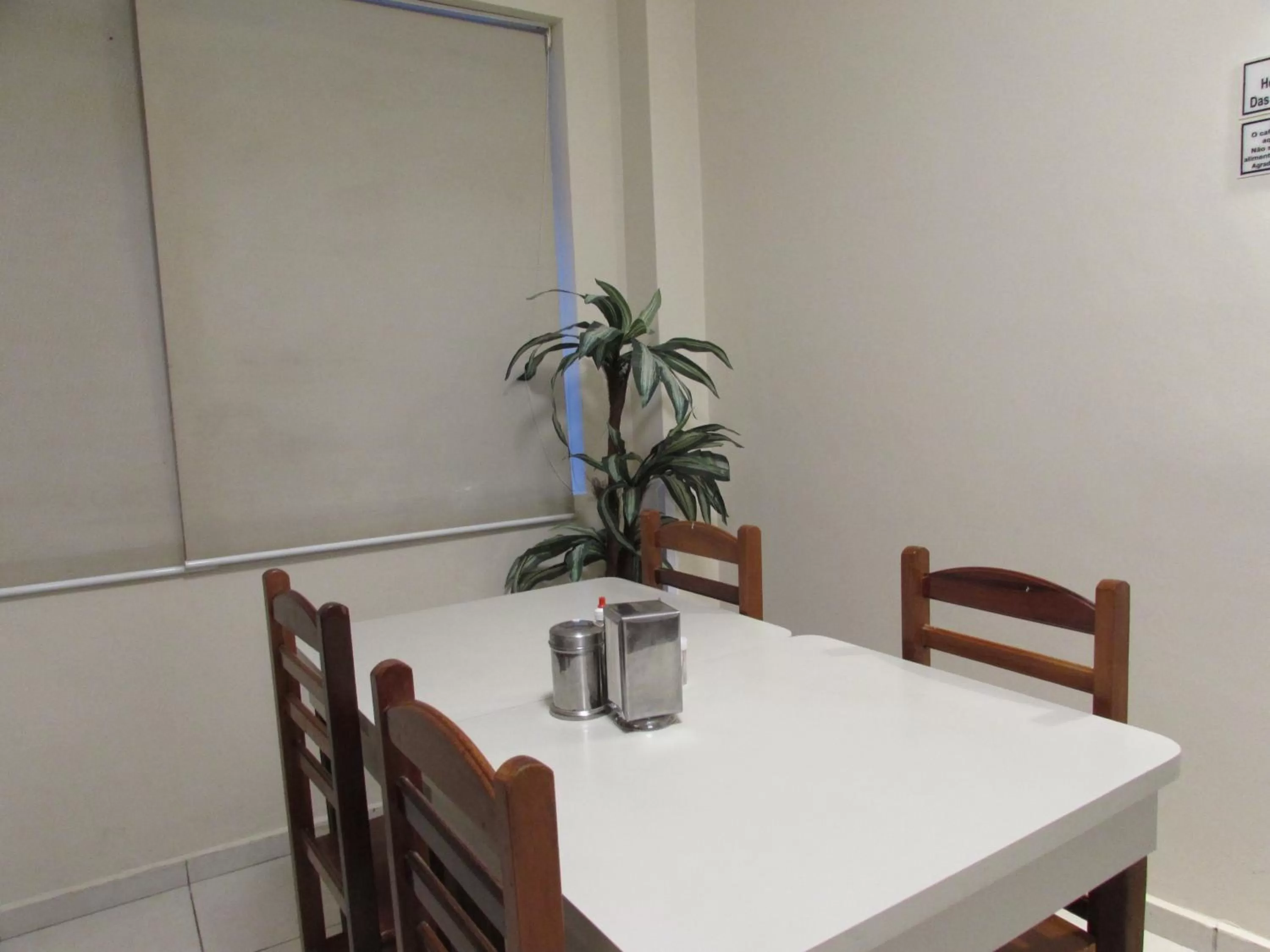 Dining area in Hotel Salomão - Próximo a 25 de Março, Bom Retiro, Brás e Rua Santa Efigênia, a 2 minutos do Mirante Sampa Sky e pista de Skate Anhangabaú