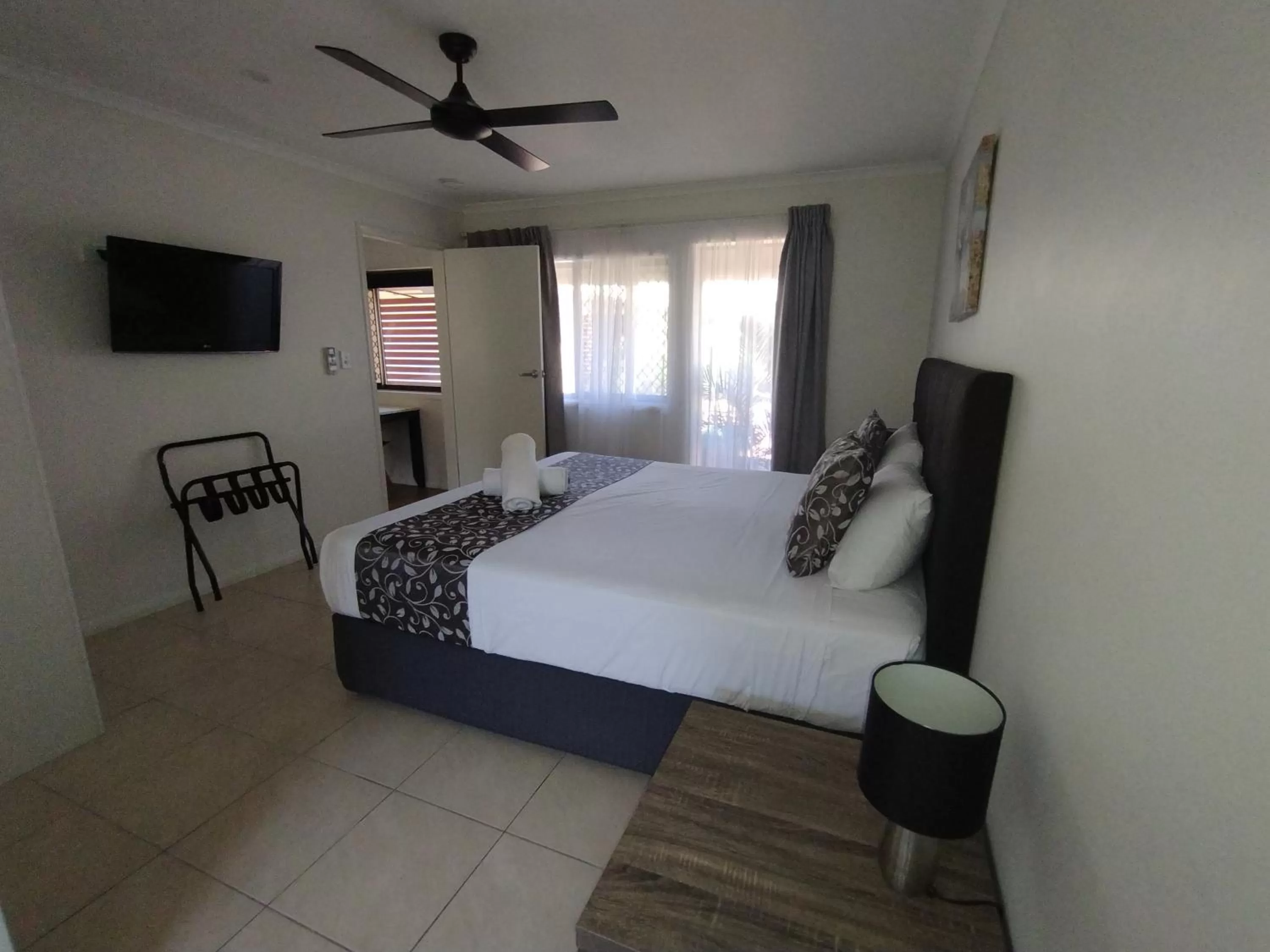 Bed in Cascade Motel In Townsville