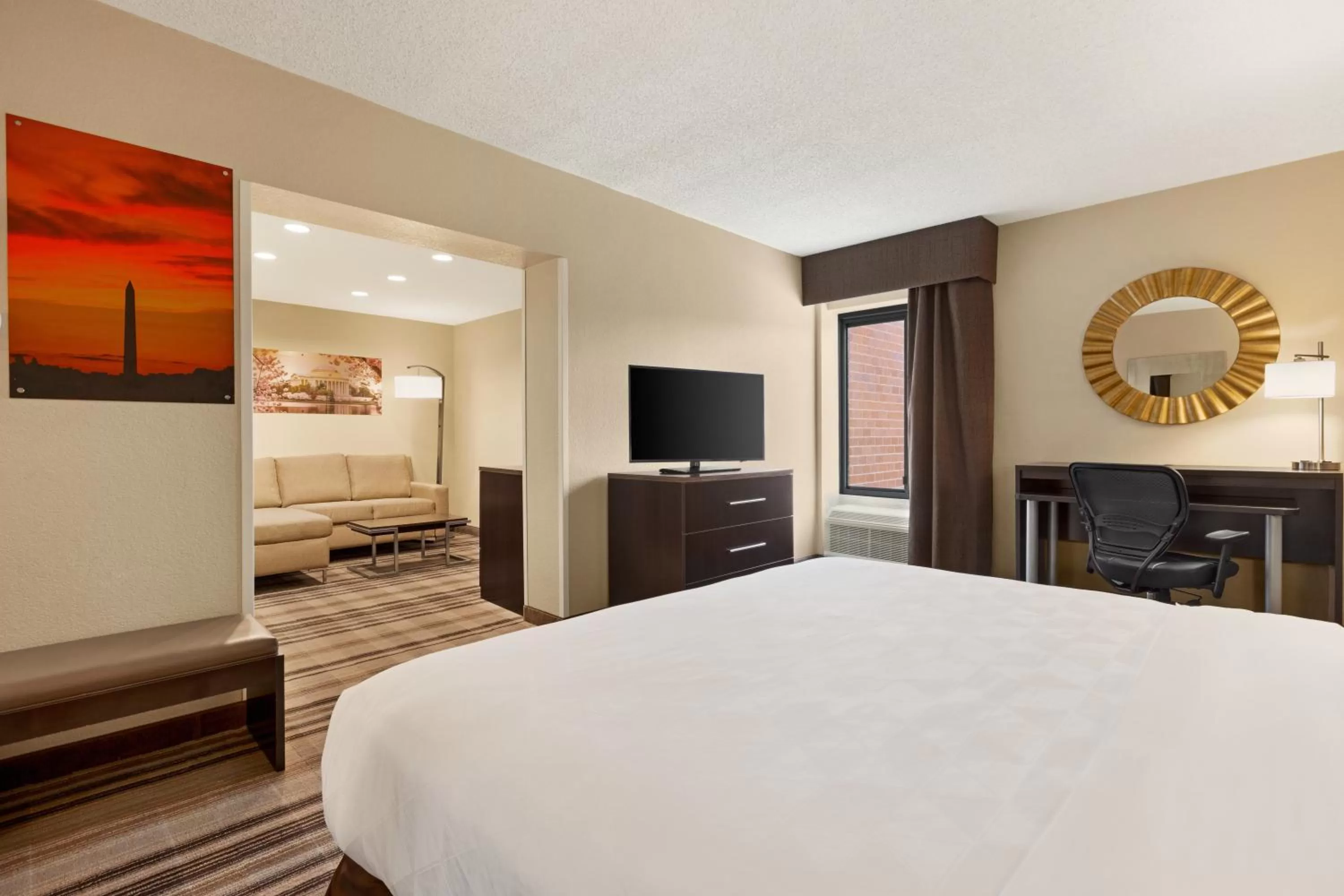 Photo of the whole room, Bed in Holiday Inn Washington-Dulles International Airport by IHG