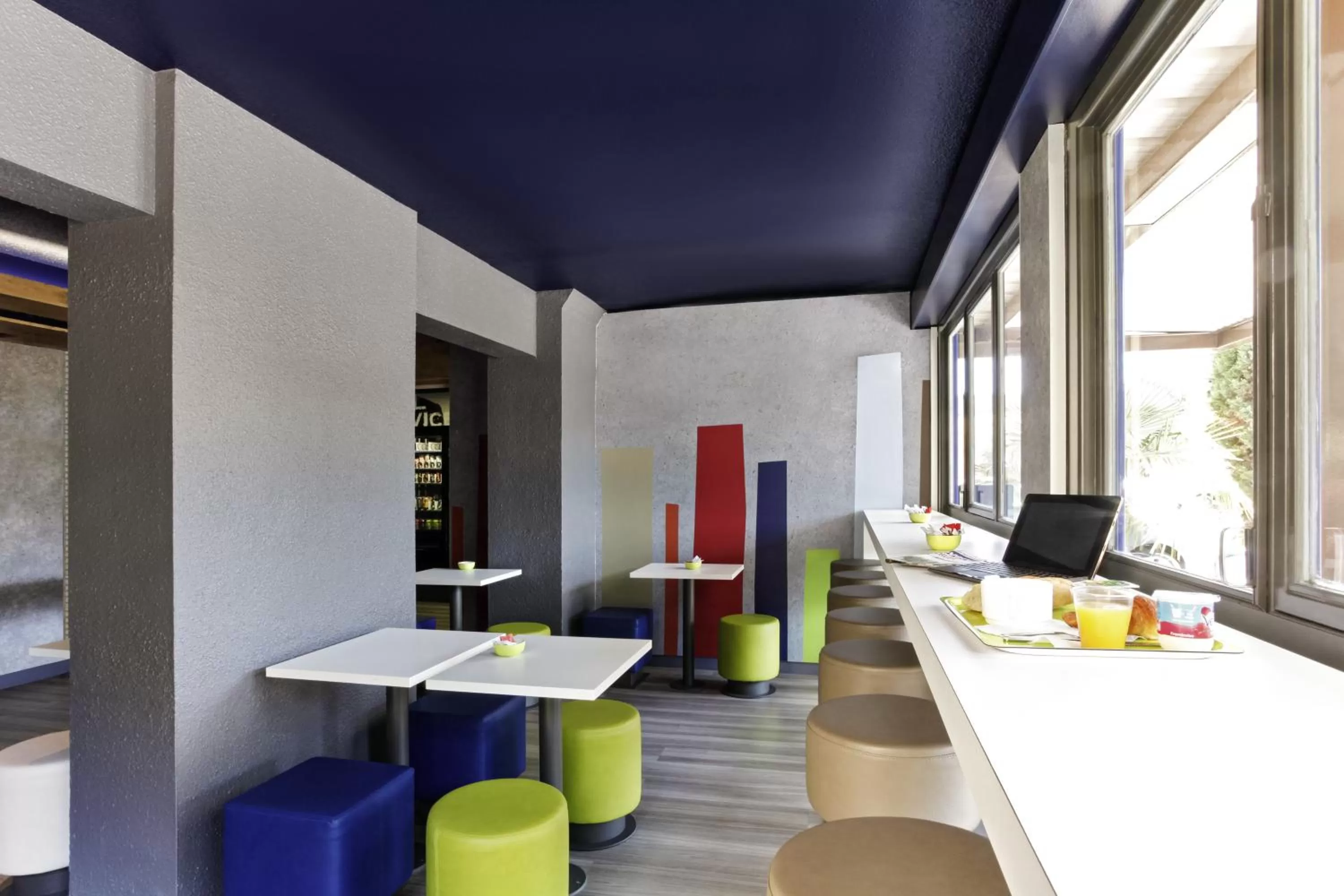 Lounge or bar, Restaurant/Places to Eat in IBIS Budget Aix en Provence Est Le Canet