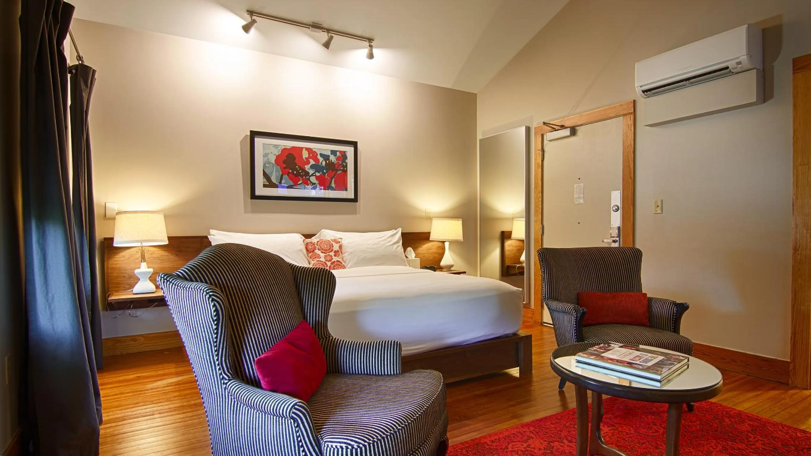 Bed in Heywood Hotel