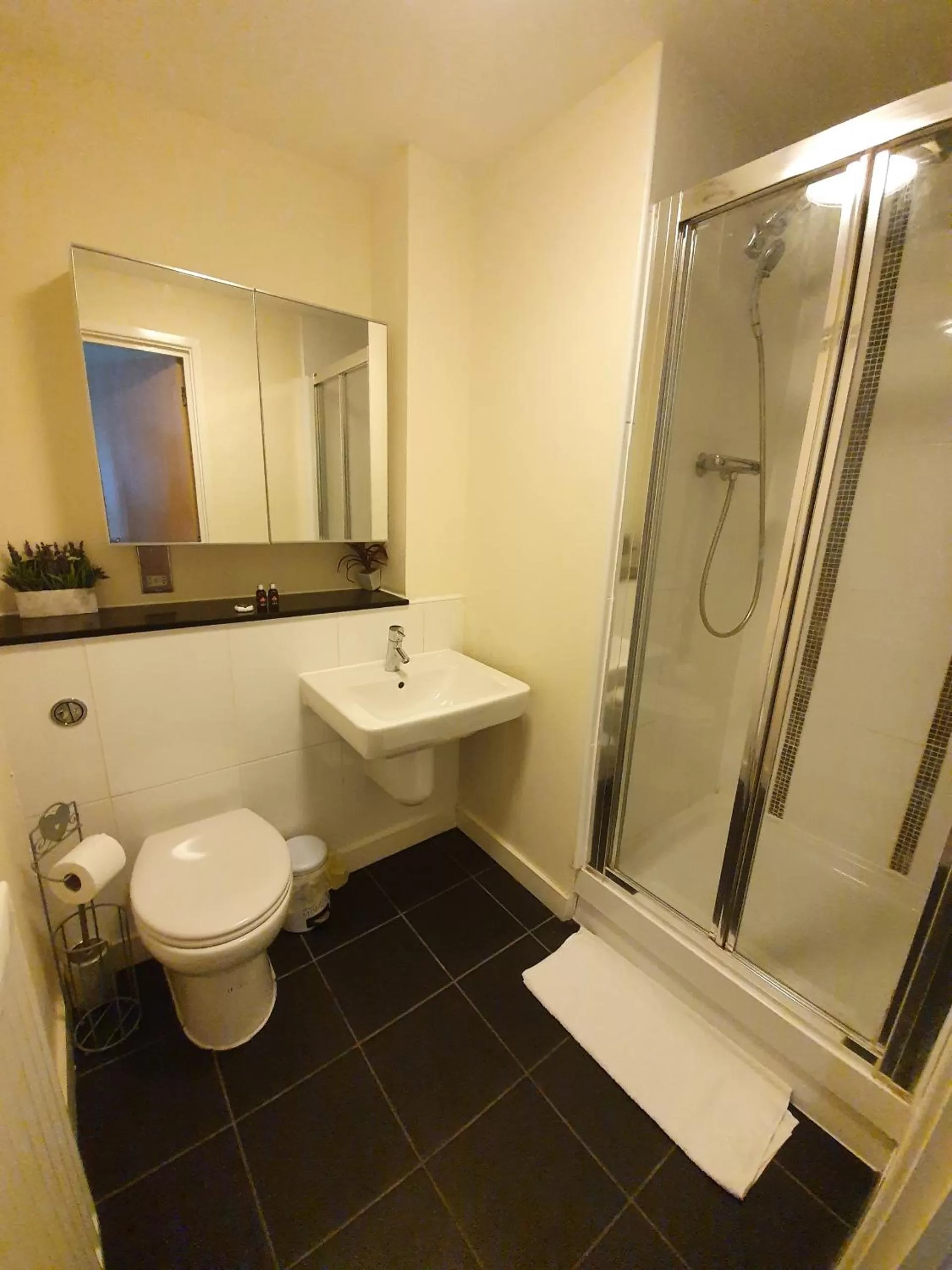 Bathroom in Dazzon Apartments - HUB - Central MK