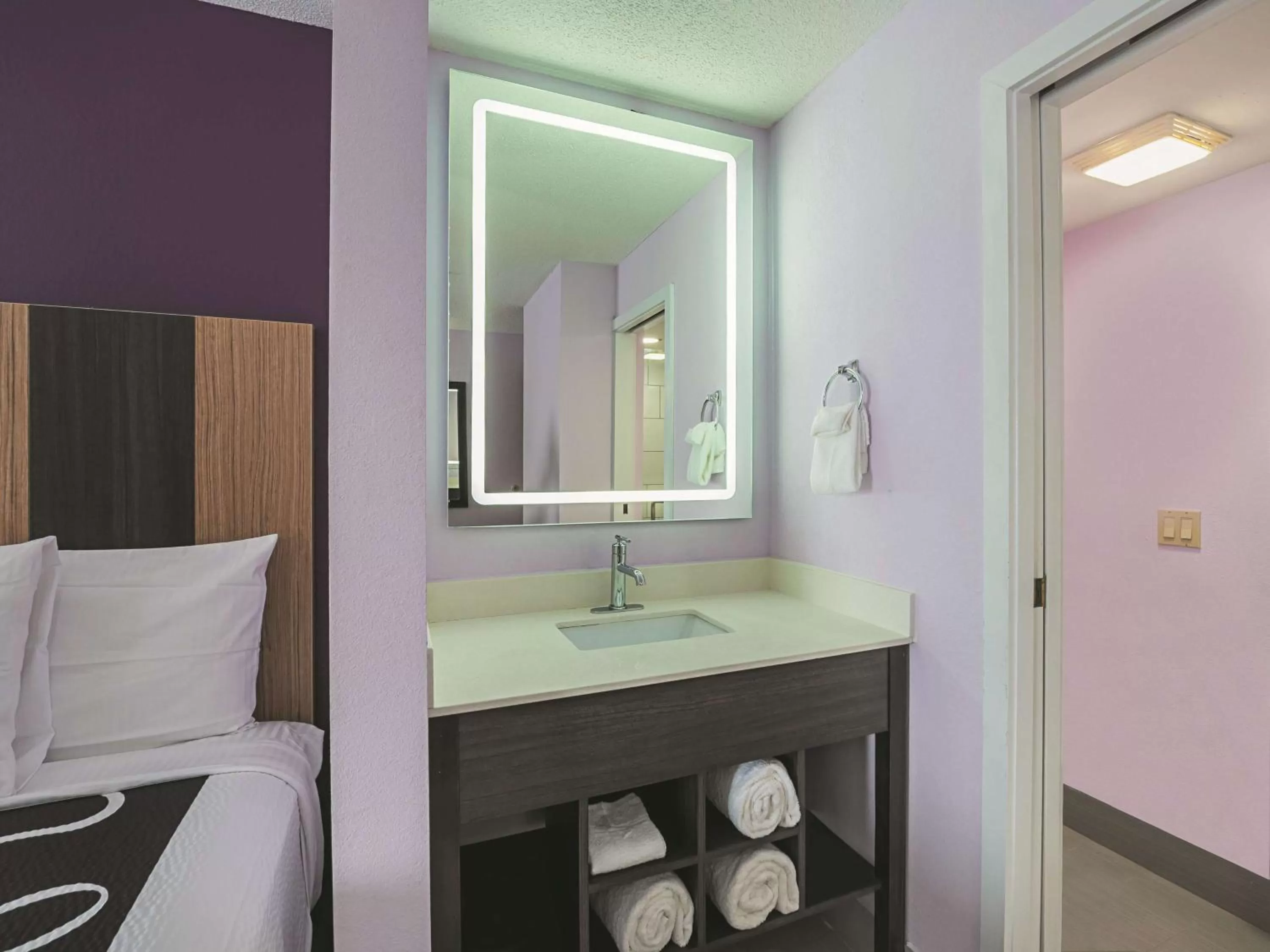 Photo of the whole room in La Quinta by Wyndham Minneapolis Northwest