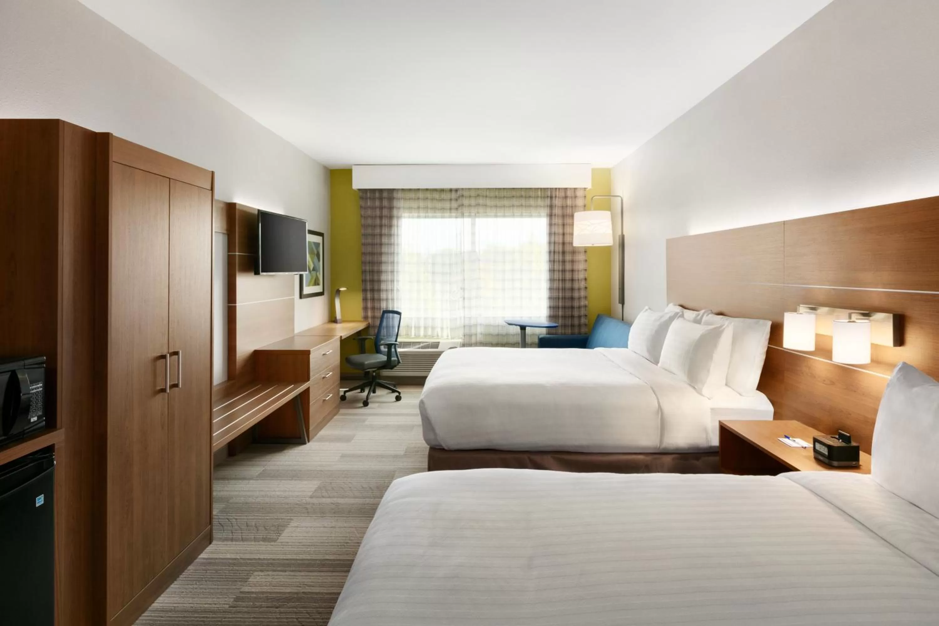 Photo of the whole room, Bed in Holiday Inn Express & Suites Salisbury by IHG