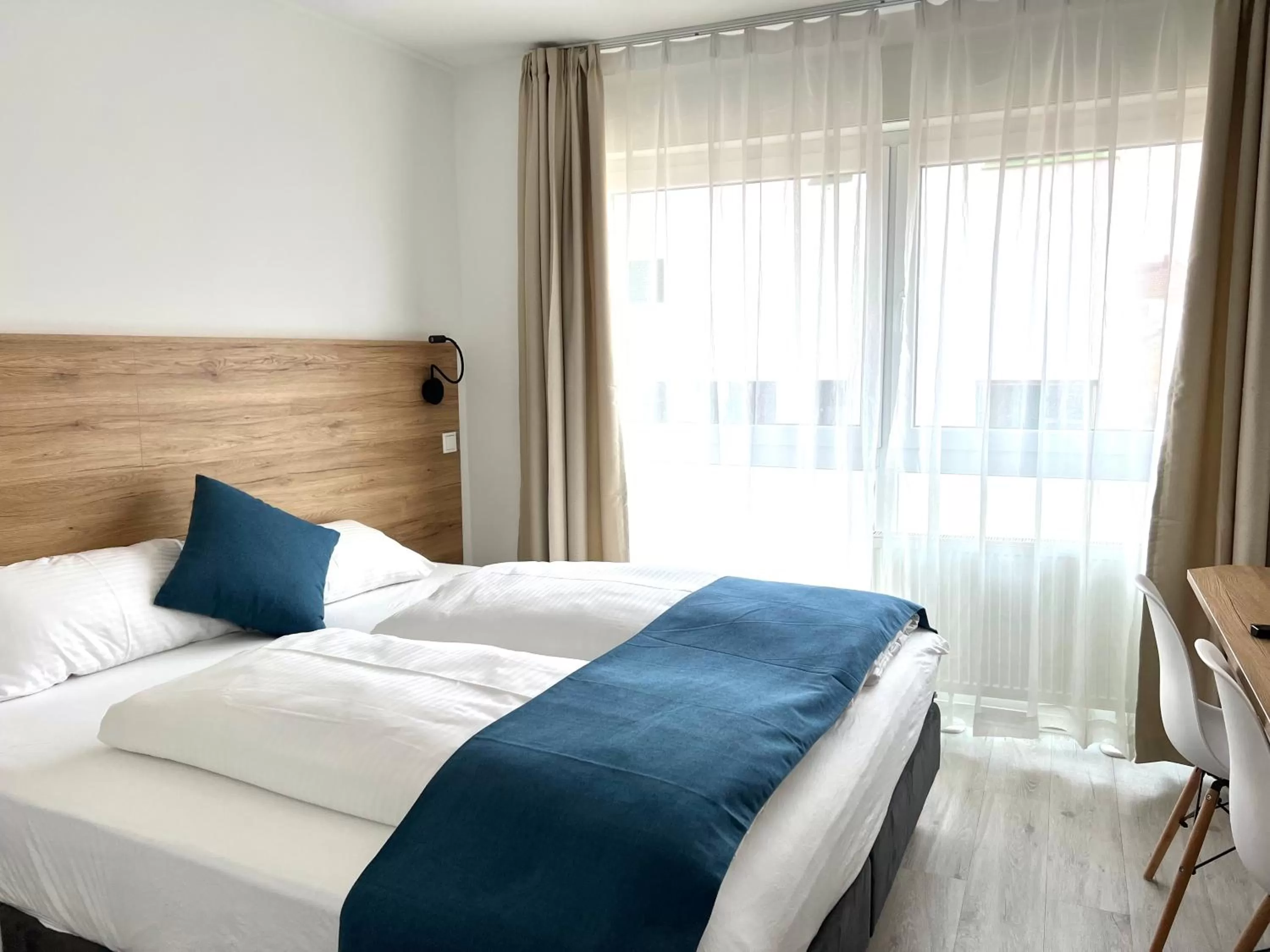 Photo of the whole room, Bed in Hotel 83