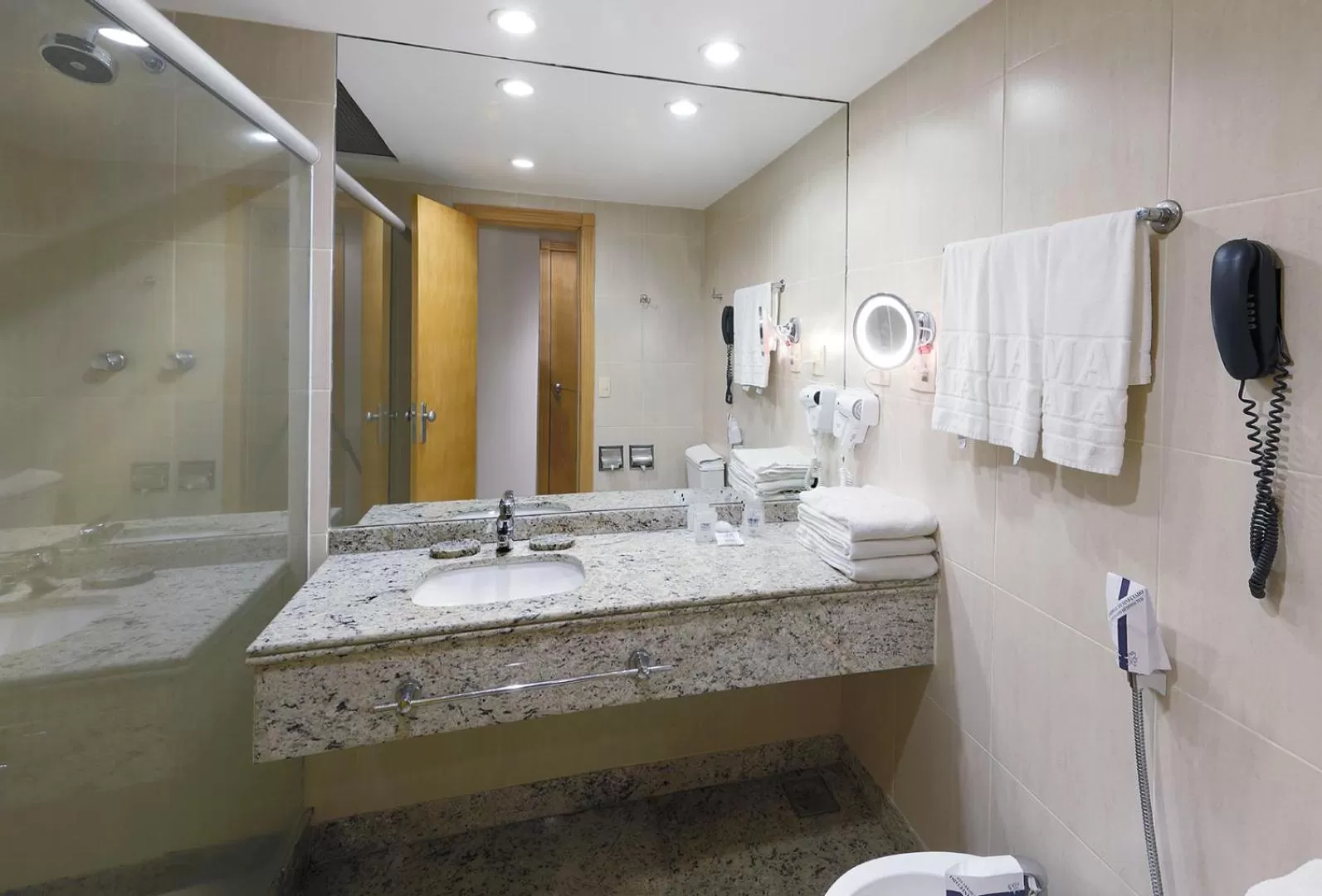 Bathroom in Mar Palace Copacabana Hotel