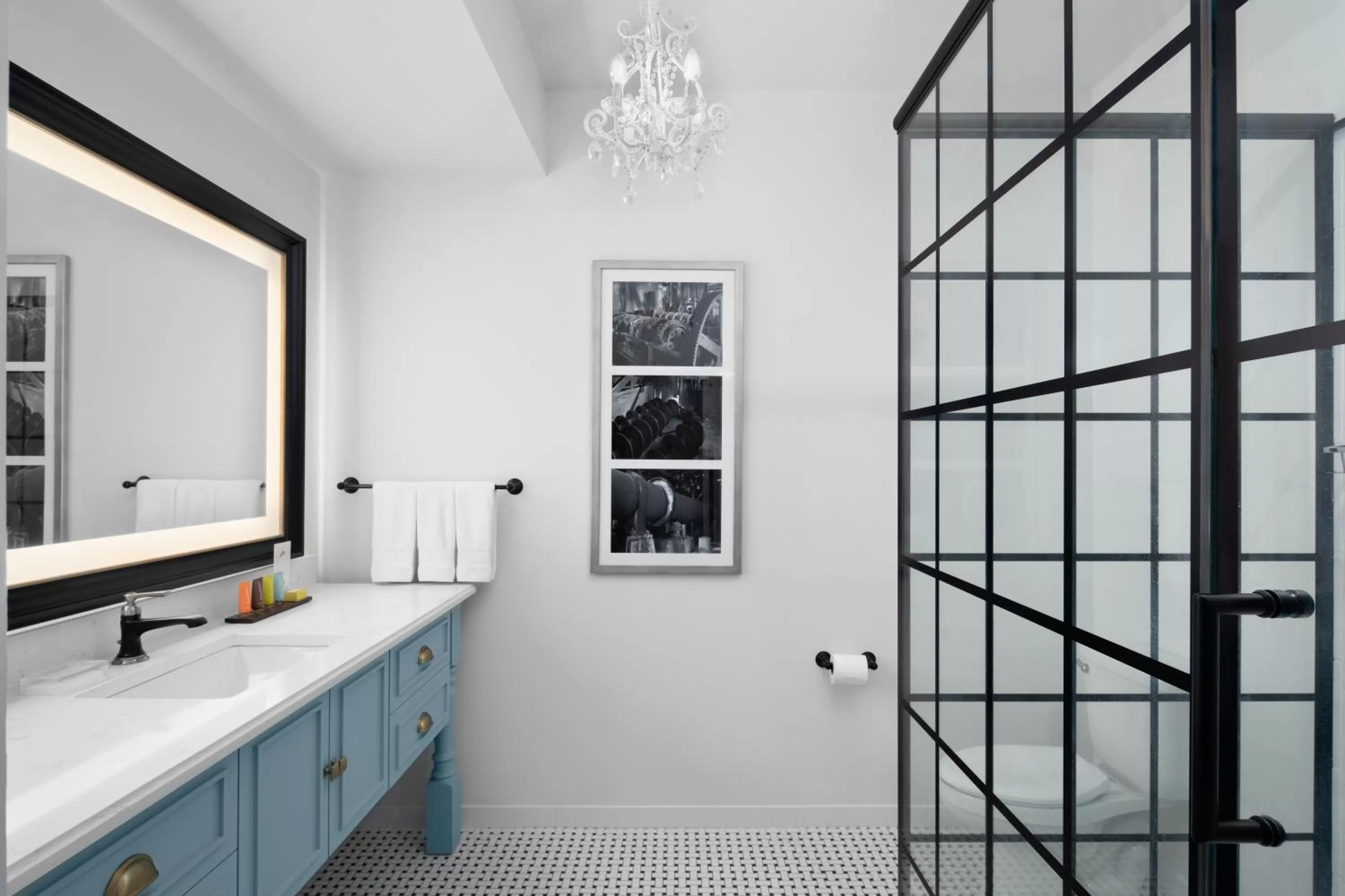 Shower in Beaufort Hotel