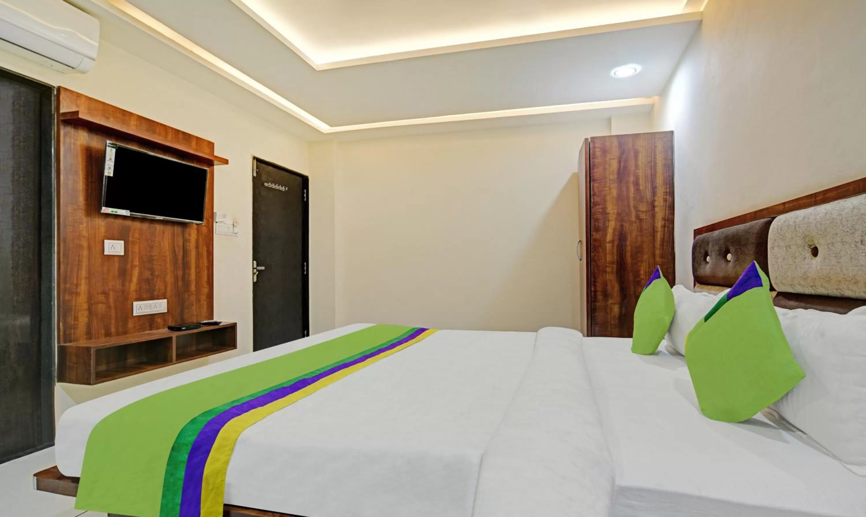 Bedroom in Treebo Jayshree Palace C21 Business Park