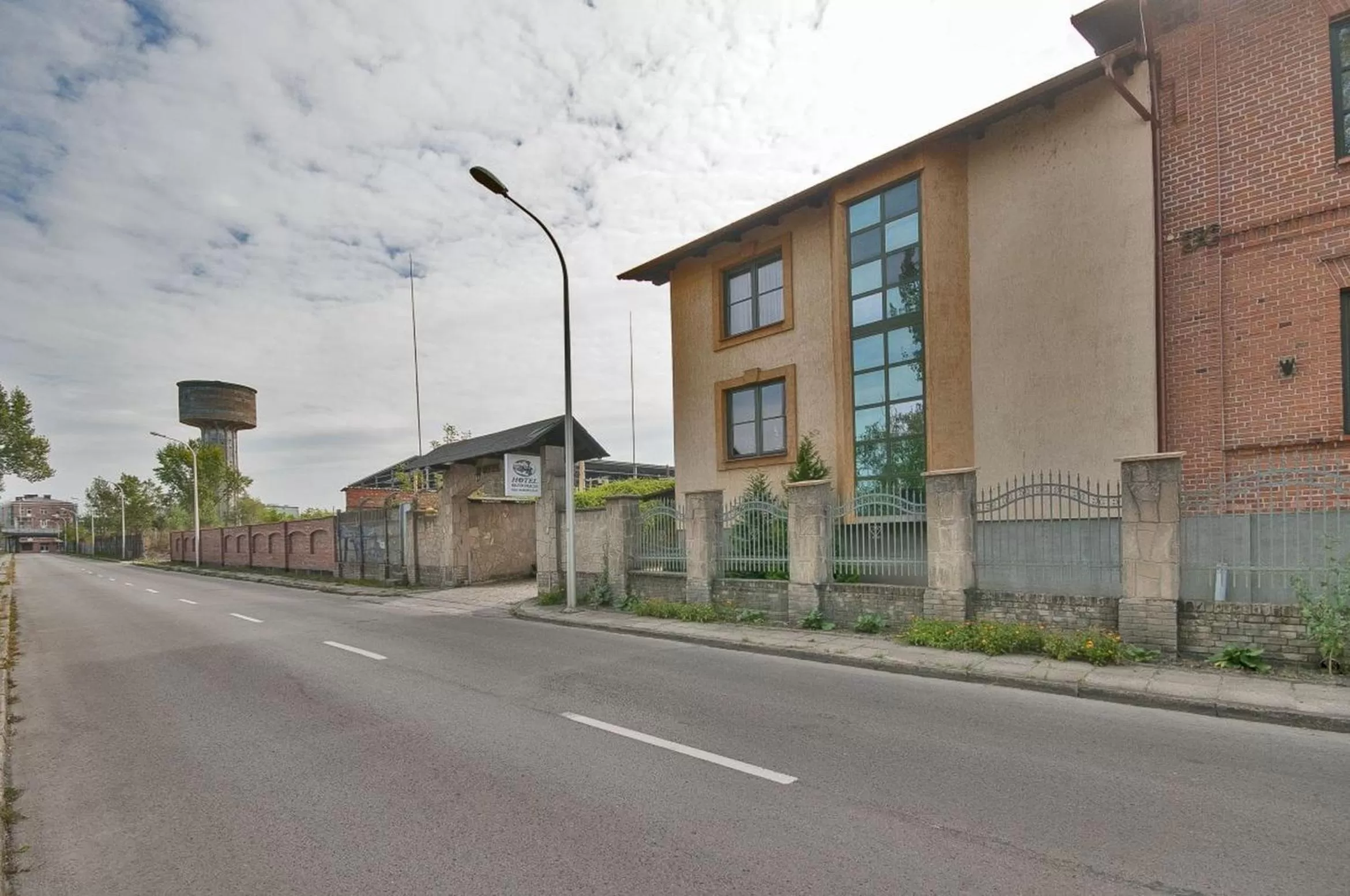 Street view, Property Building in Hotel Restauracja Pod Parowozem
