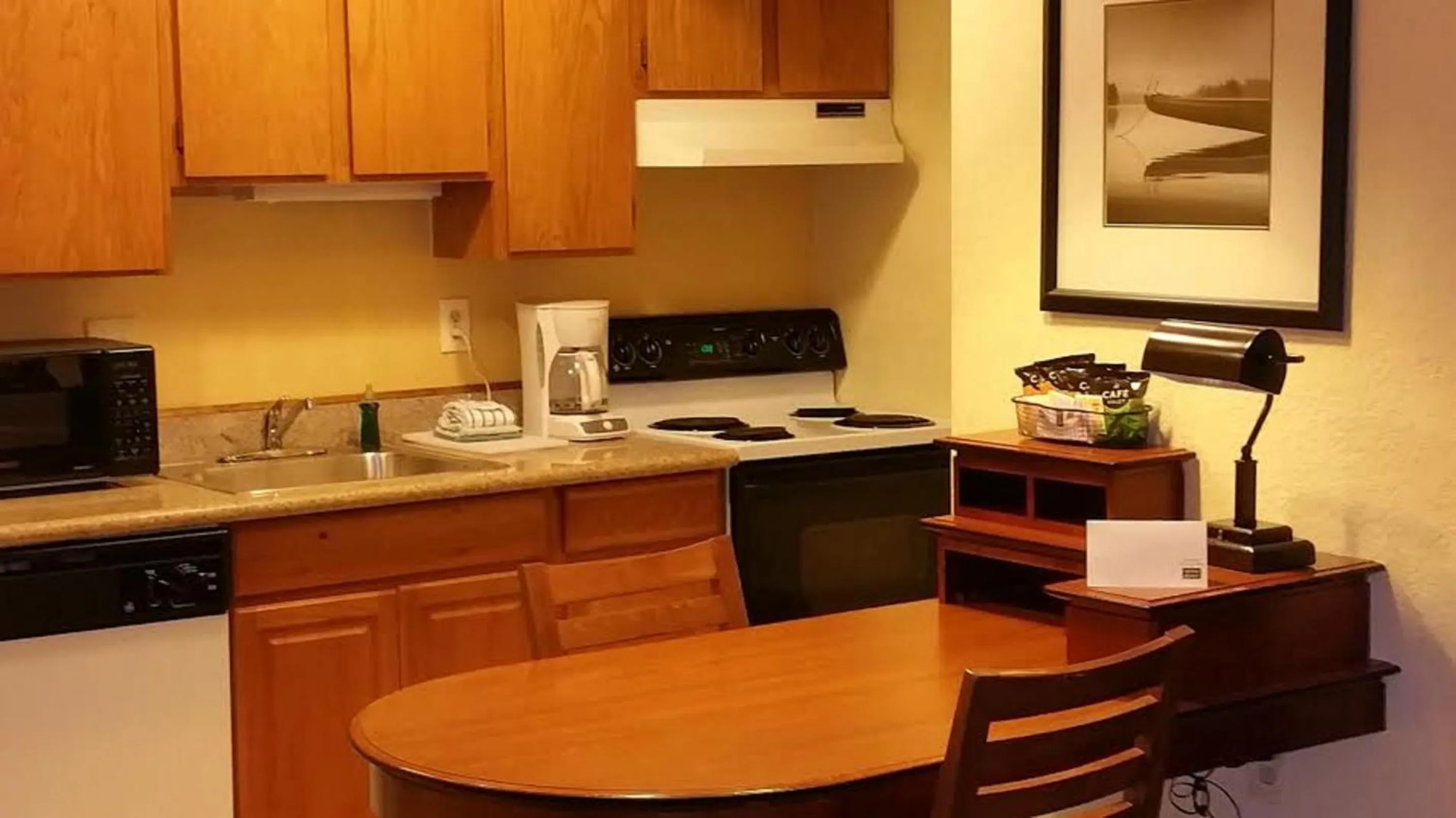 Kitchen or kitchenette in Extended Studio Suites Hotel- Bossier City