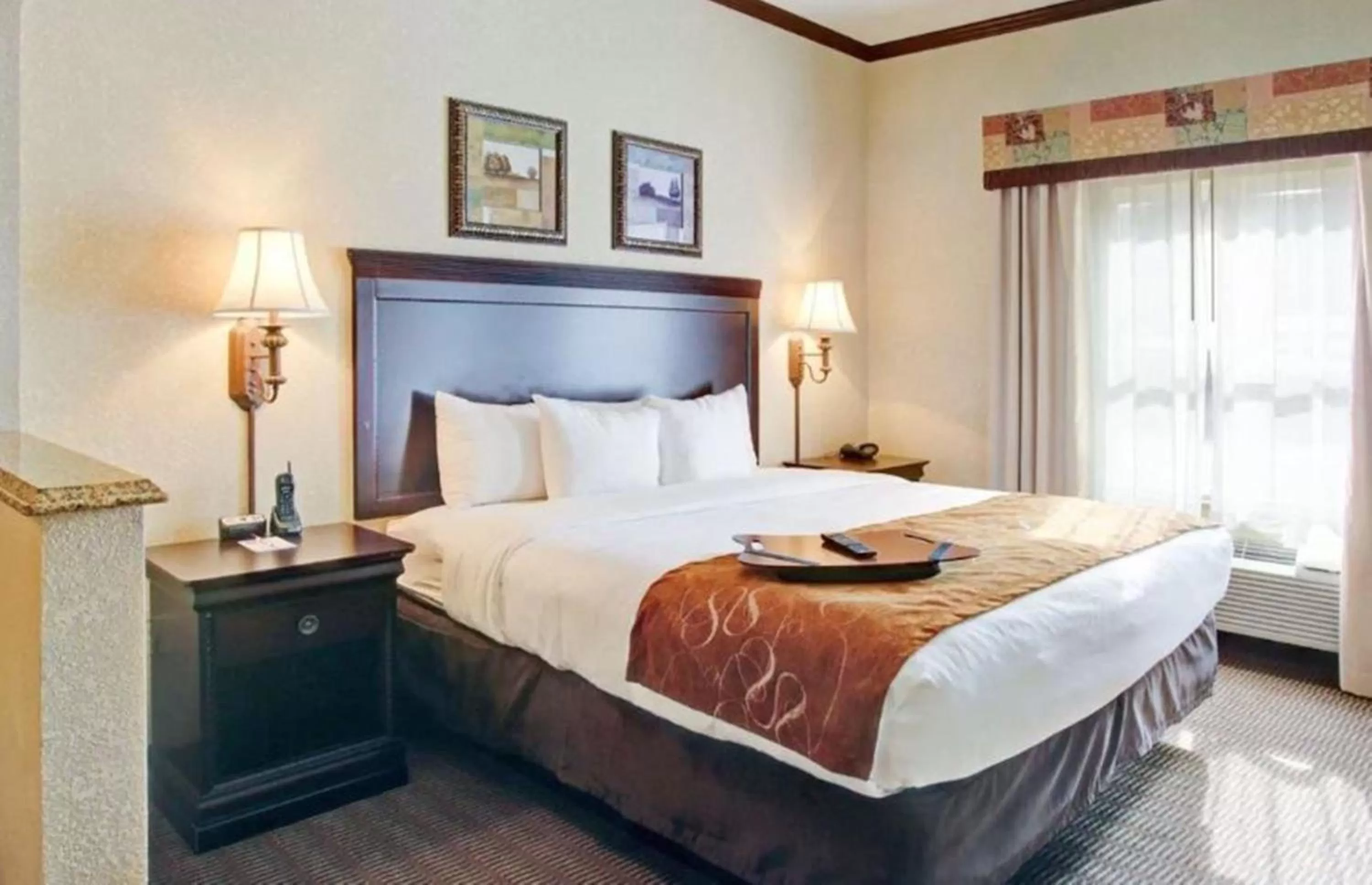 Bed in Comfort Suites University Drive