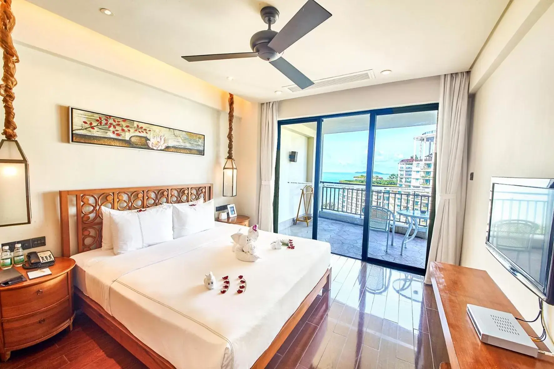 Deluxe Three-Bedroom Family Suite with Sea View in Ocean Sonic Resort Sanya Deluxe Three-Bedroom Family Suite with Sea View in Ocean Sonic Resort Sanya