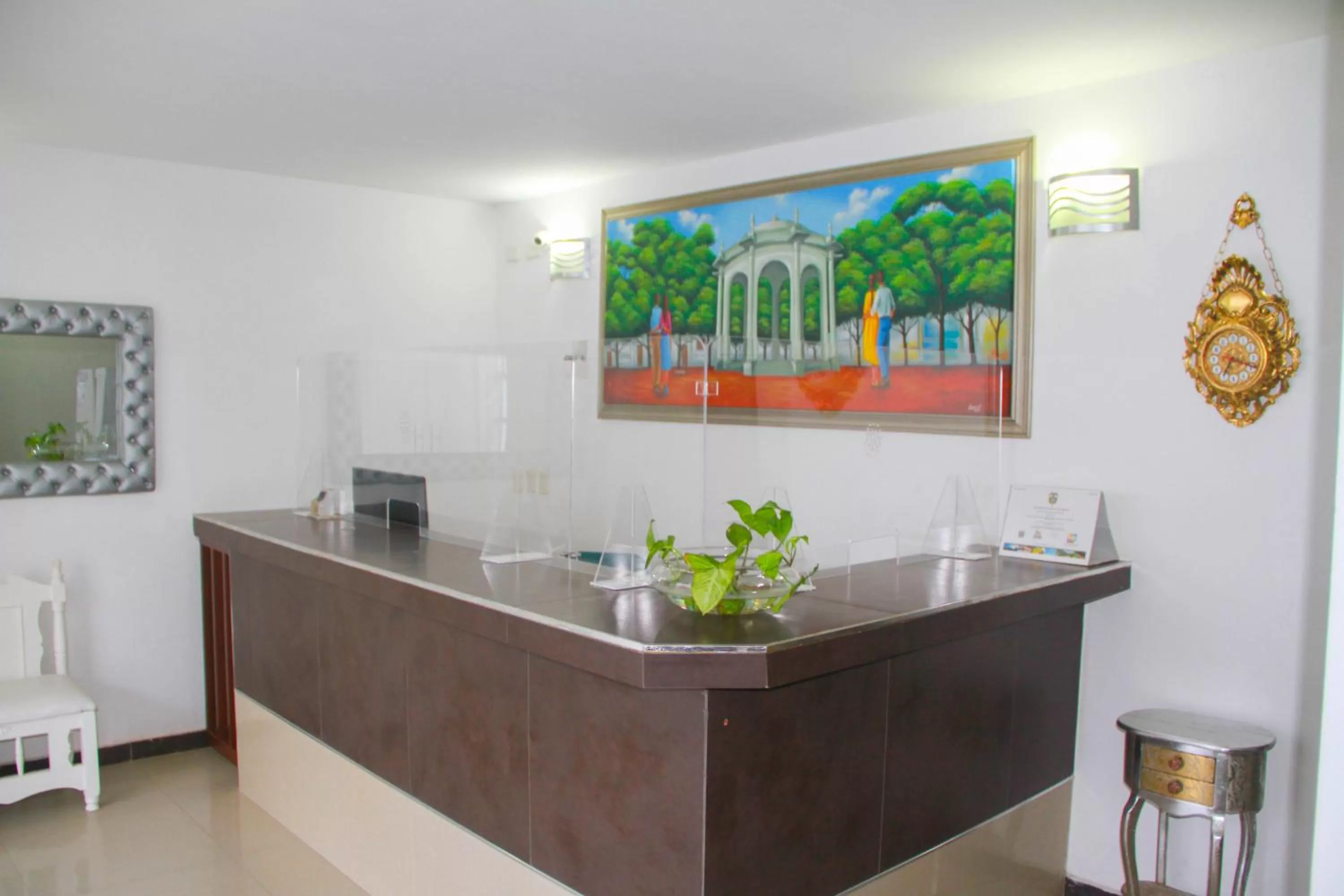 Lobby or reception, Bathroom in Hotel Parque de los Novios Inn