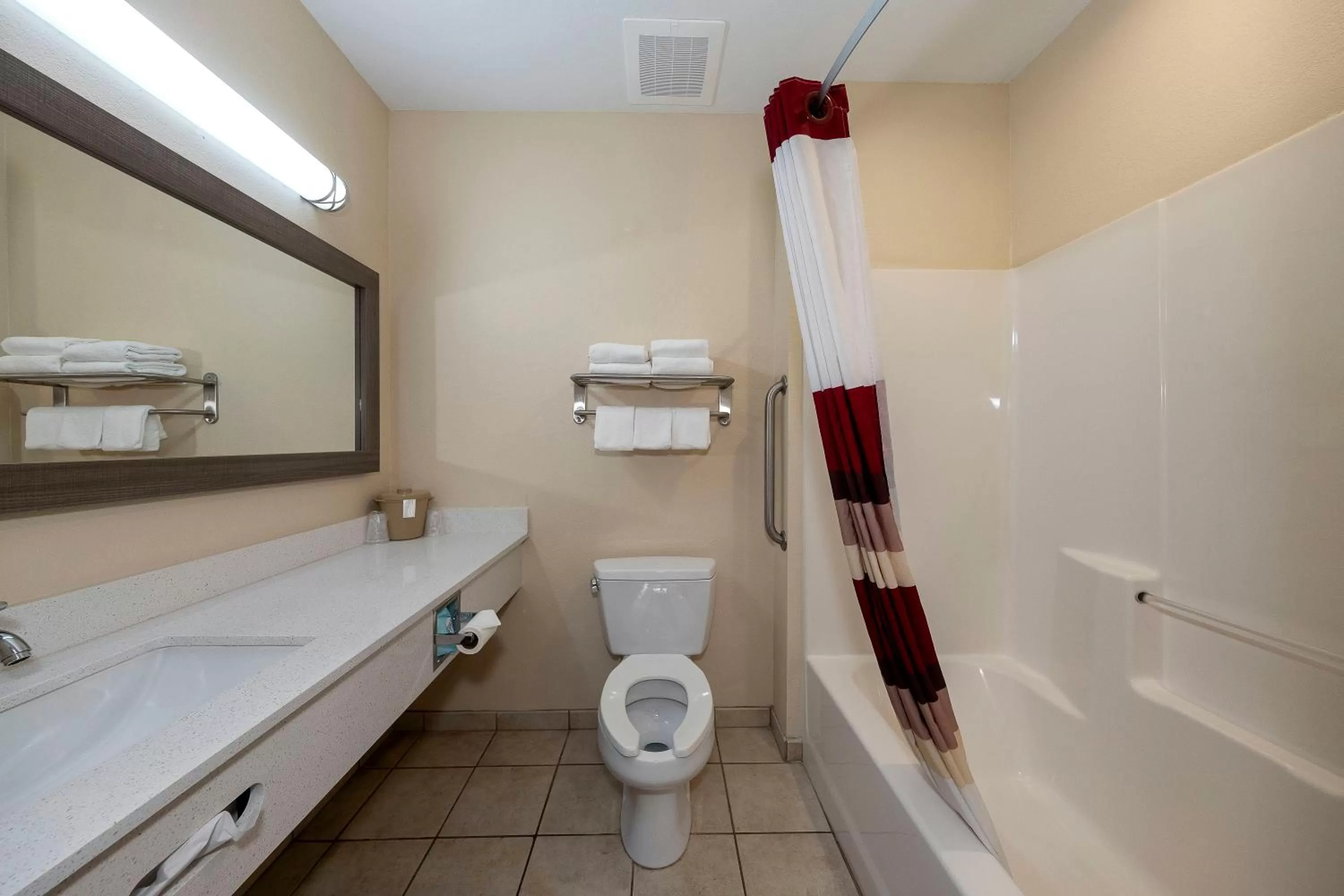 Bathroom in Red Roof Inn Panama City