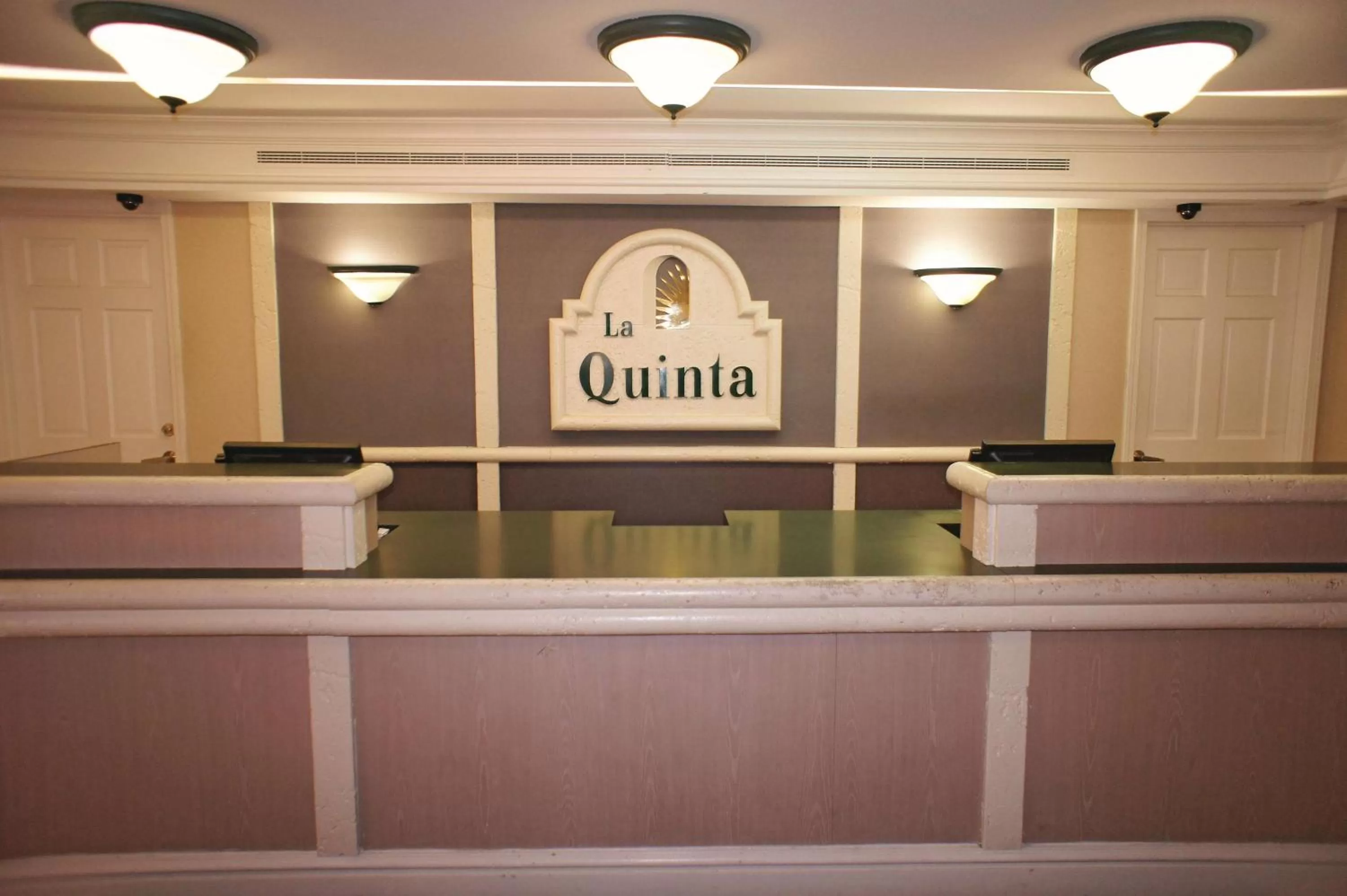 Lobby or reception in La Quinta Inn by Wyndham Tallahassee North