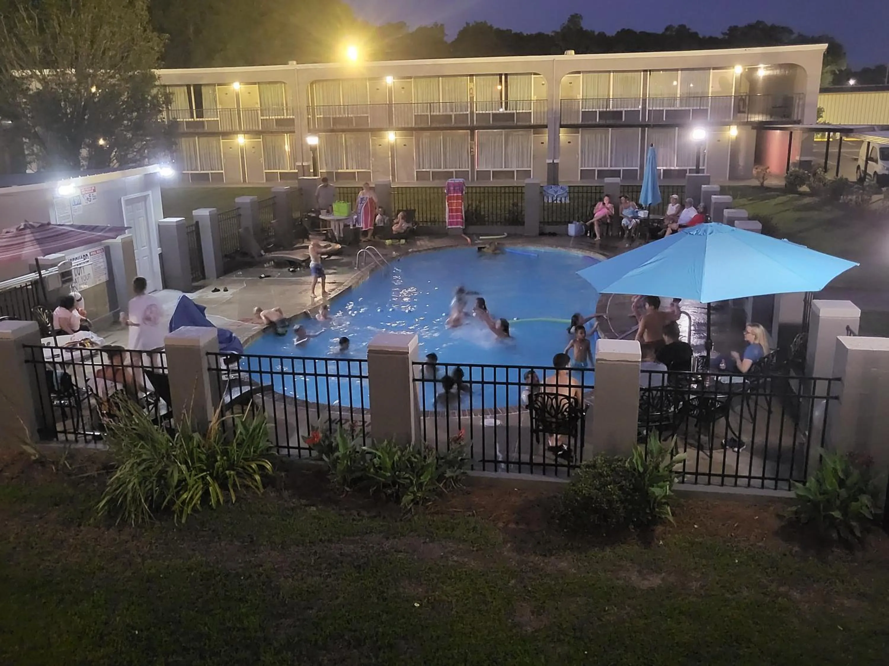 Pool view in Econolodge
