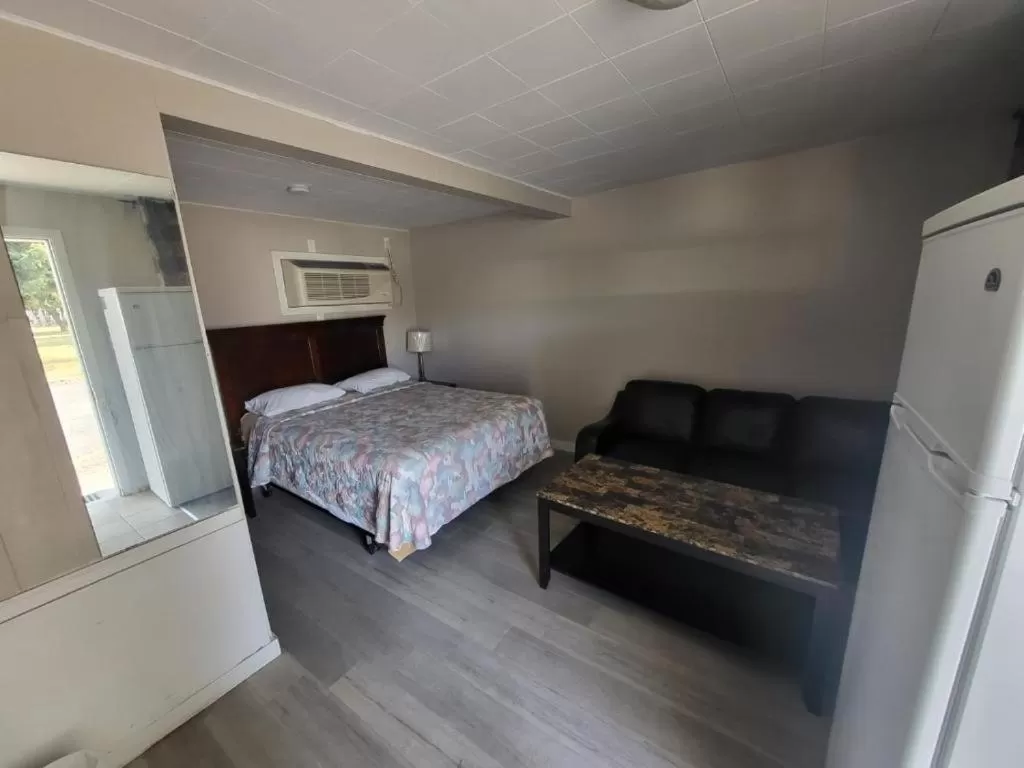 Bed in Night Inn Grand Forks