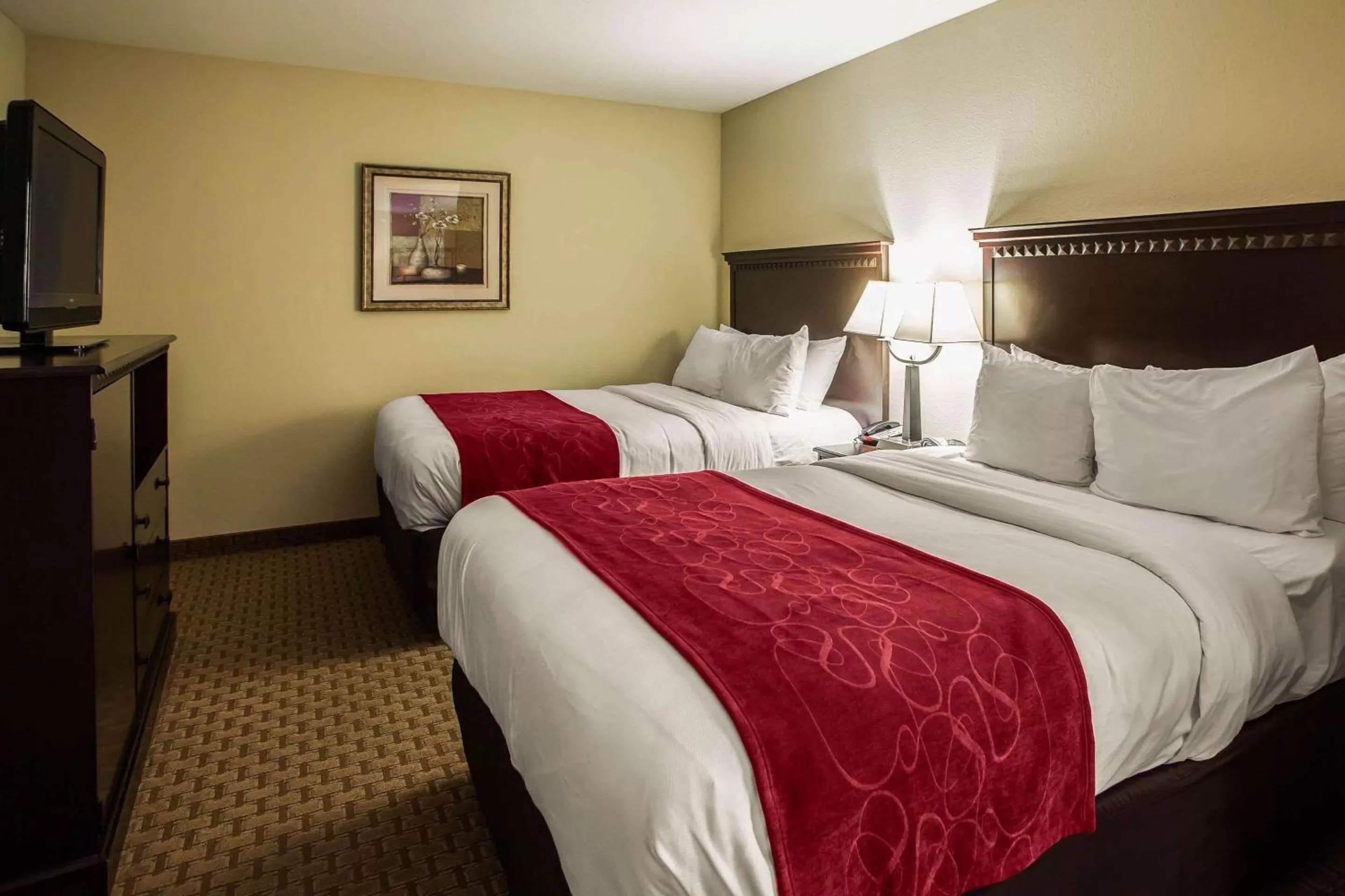 Bedroom, Bed in Comfort Suites Bloomington I-55 and I-74