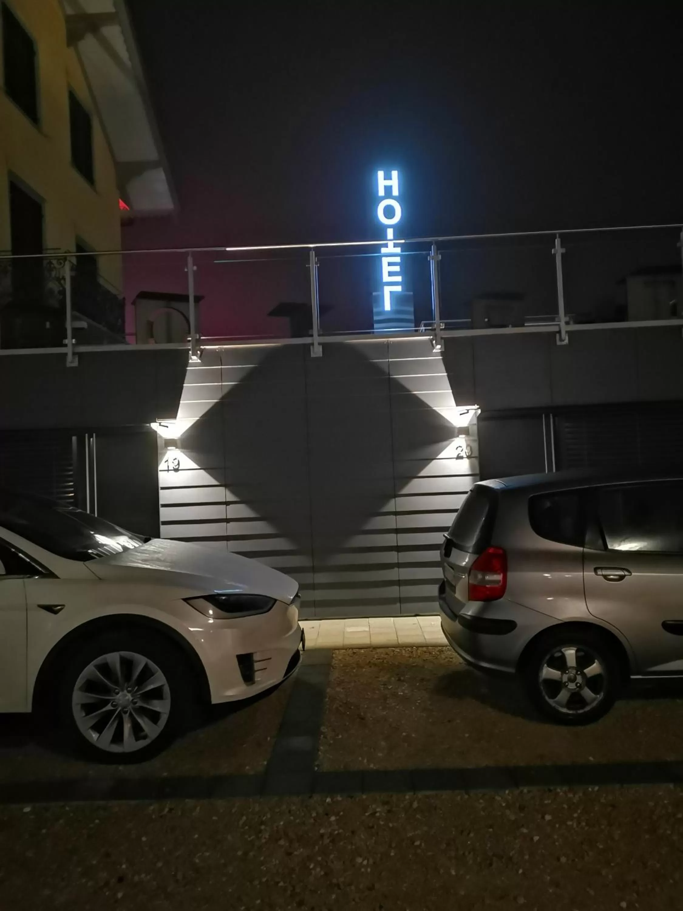 Facade/entrance in Boutique Hotel BS16 before Bern City Parking gratis