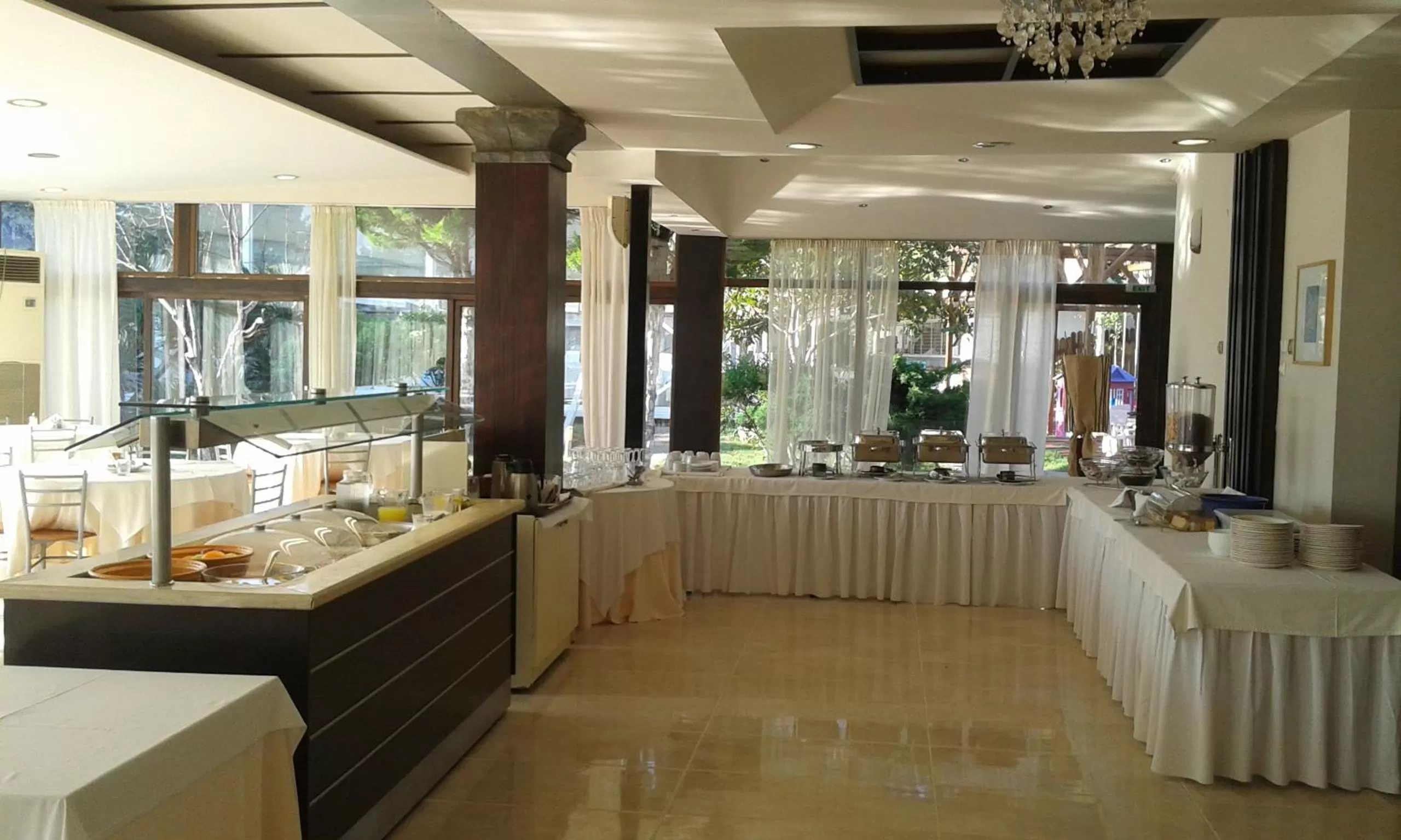 Restaurant/places to eat in Four Seasons Hotel