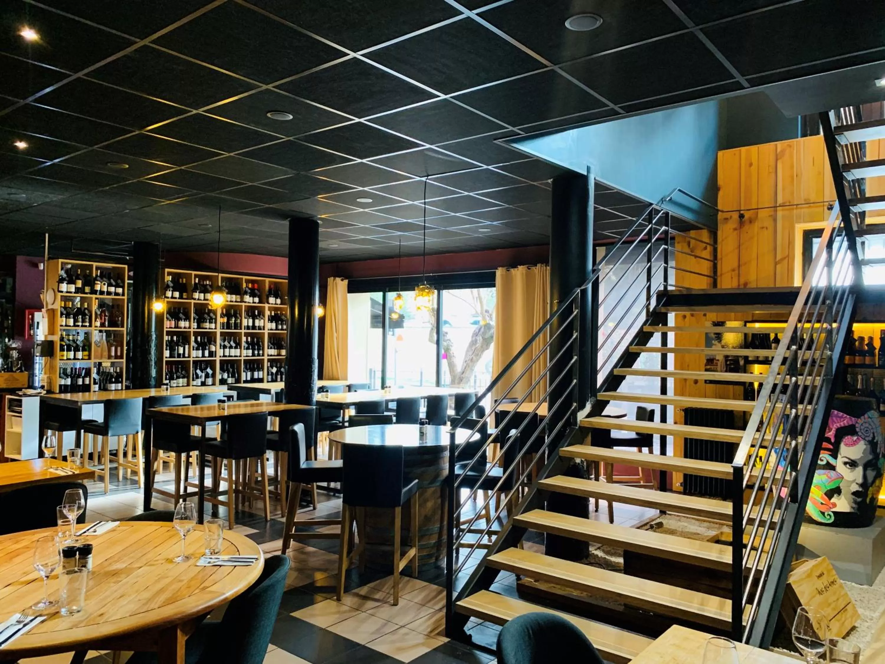 Restaurant/places to eat in Le Sens Six