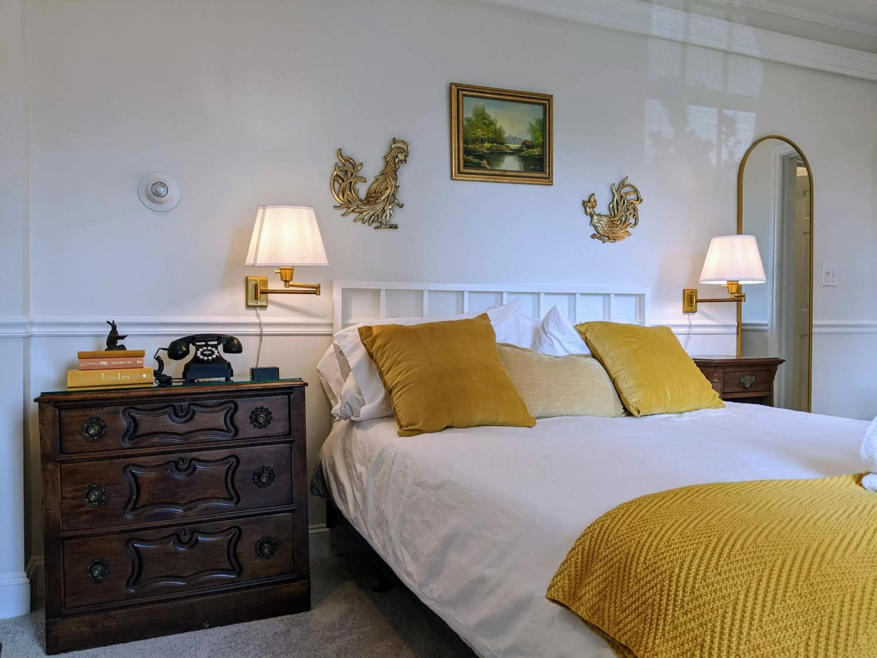 Bed in Stanton House Inn