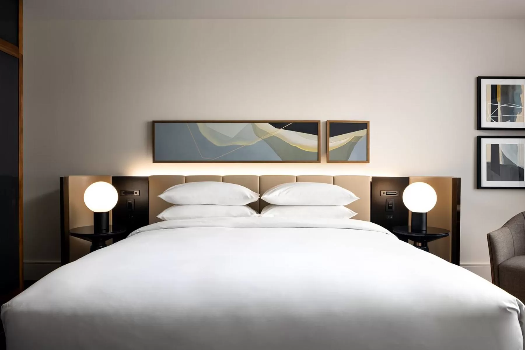 Bed in Park Hyatt Toronto