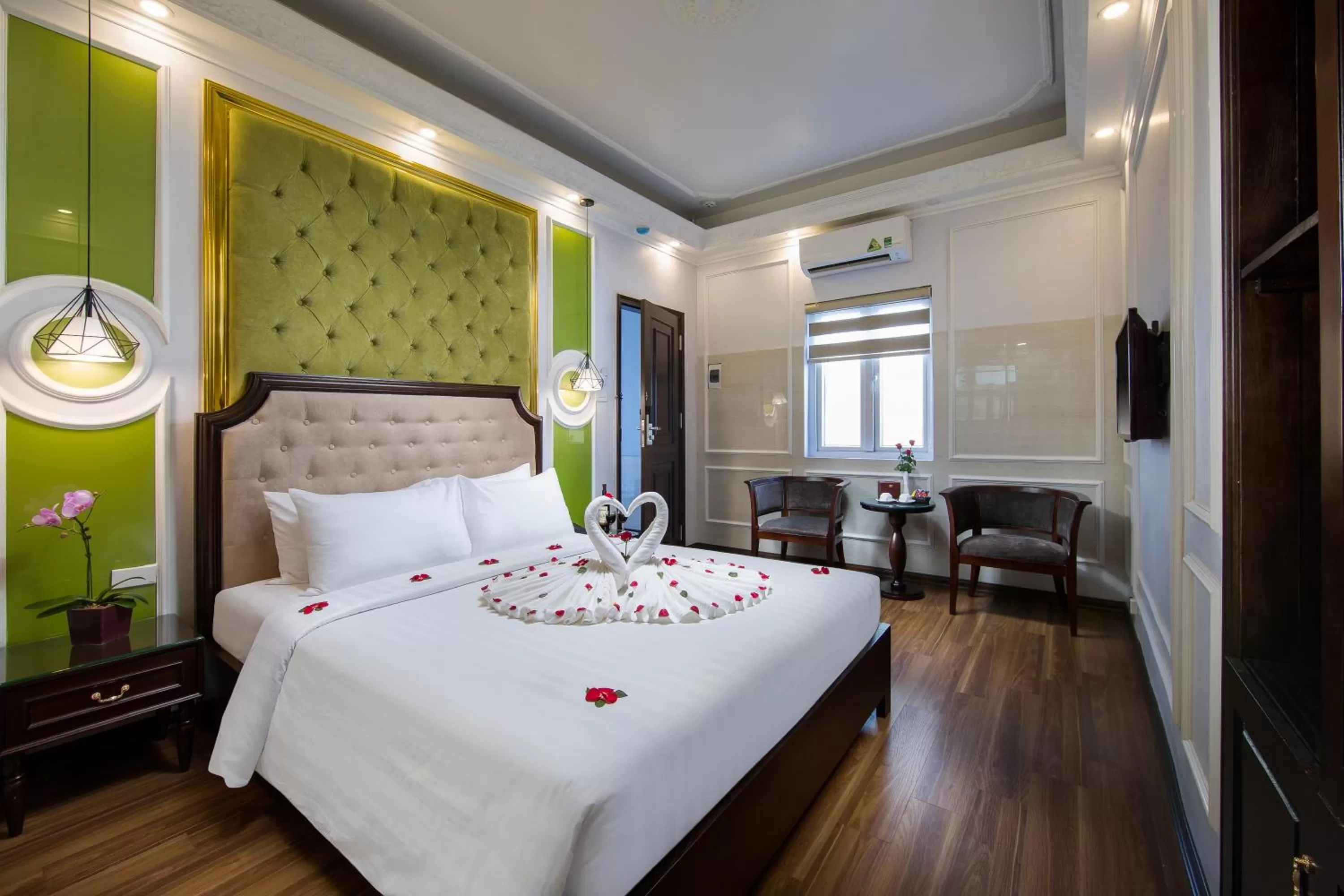 Photo of the whole room, Bed in Hanoi Royal Palace Hotel 2