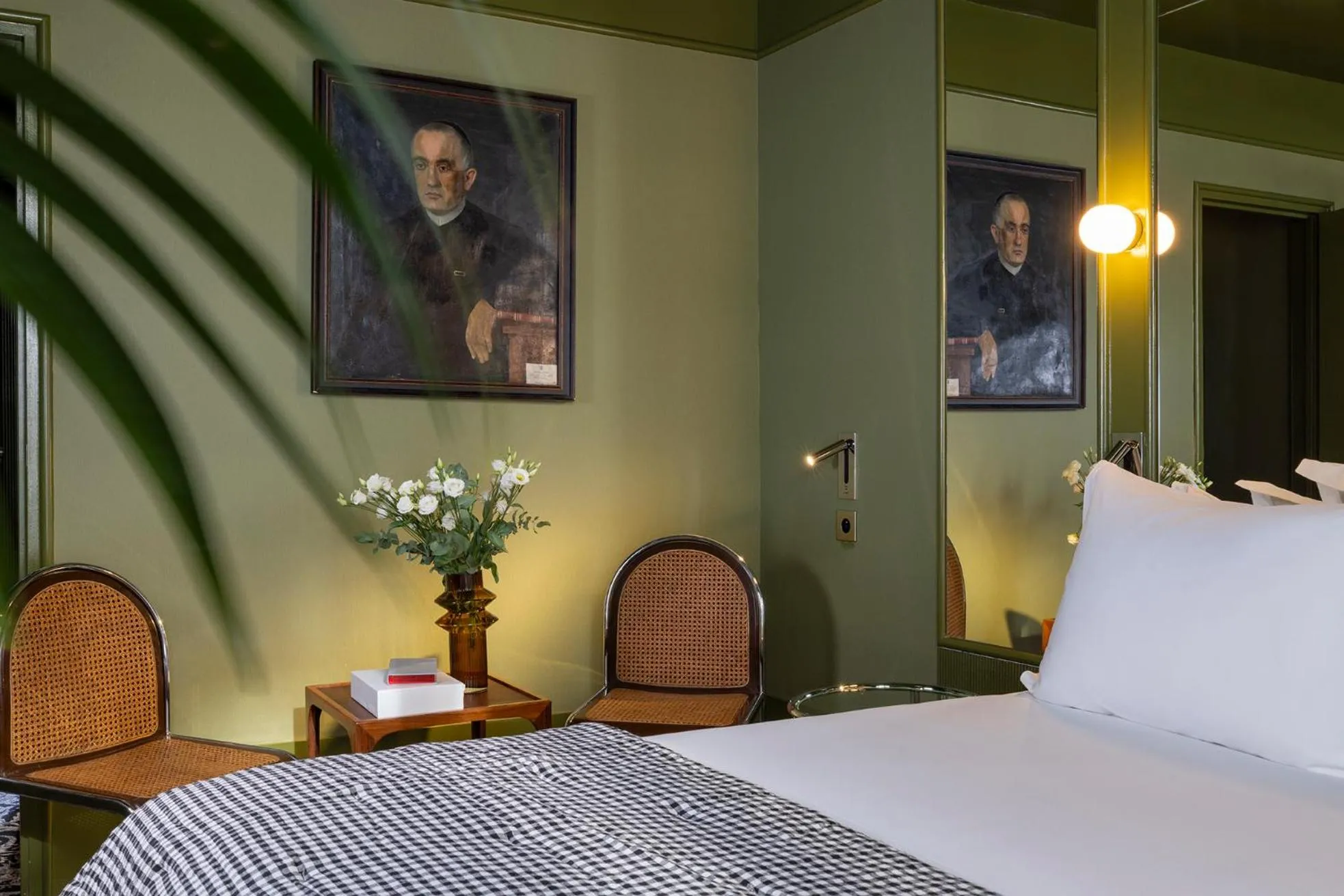 Seating area, Bed in Hôtel du Home Moderne