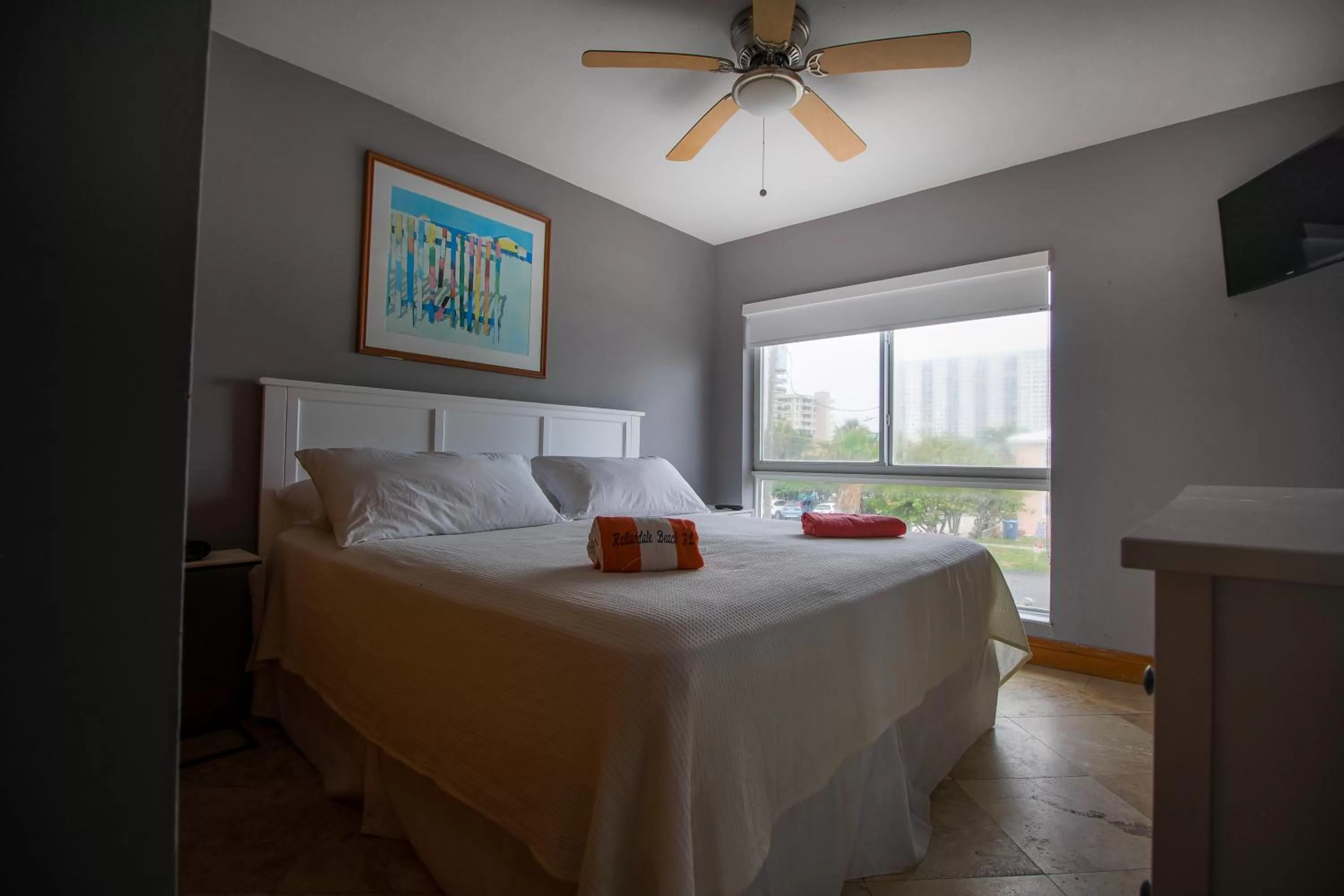 Bedroom, Bed in Shore View Hotel