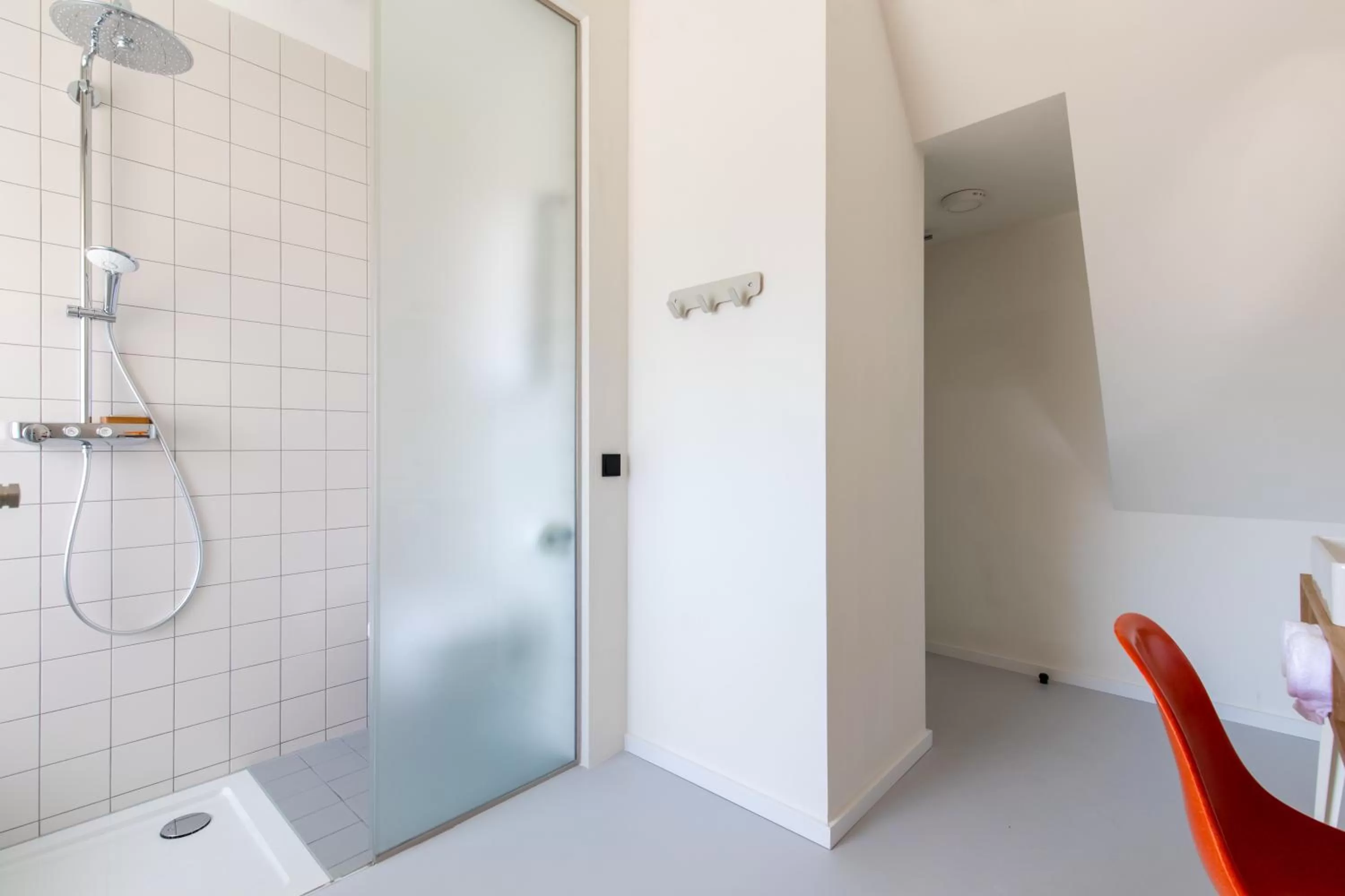 Shower in the bellhop