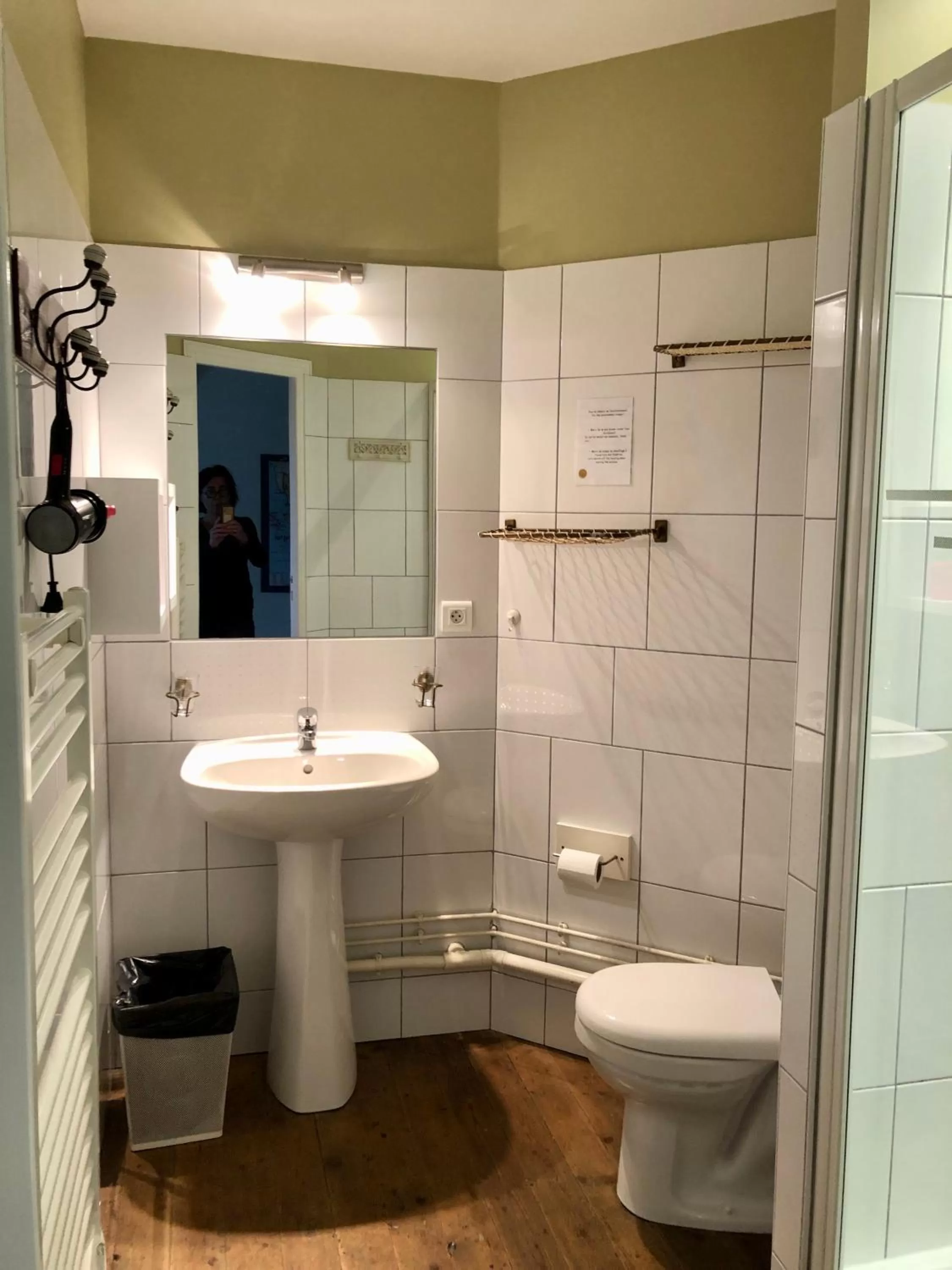 Shower in Maison Castel Braz