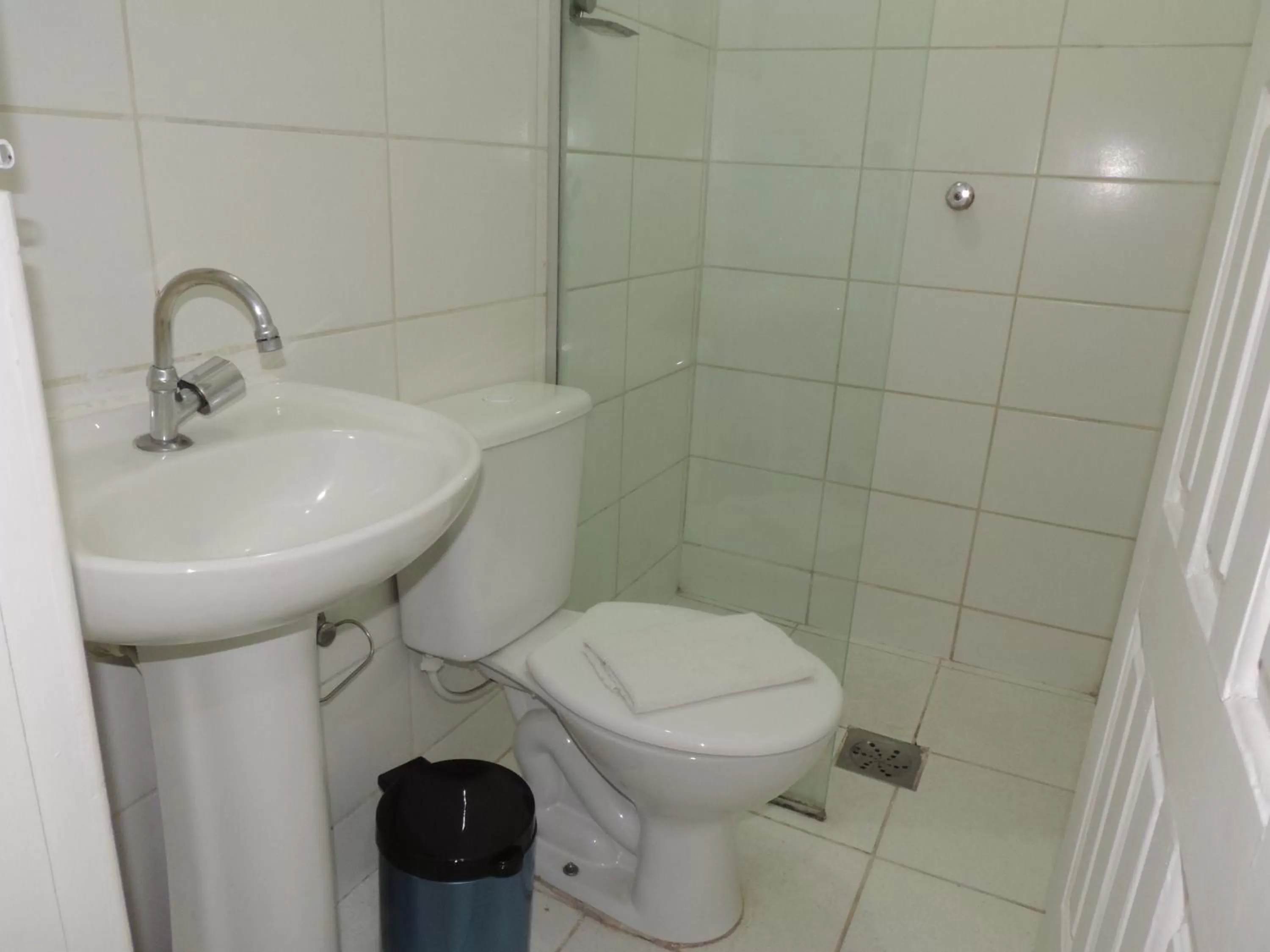 Bathroom in Hotel Economy 888 - By UP Hotel - Próximo a Praça da Estação e Rodoviária