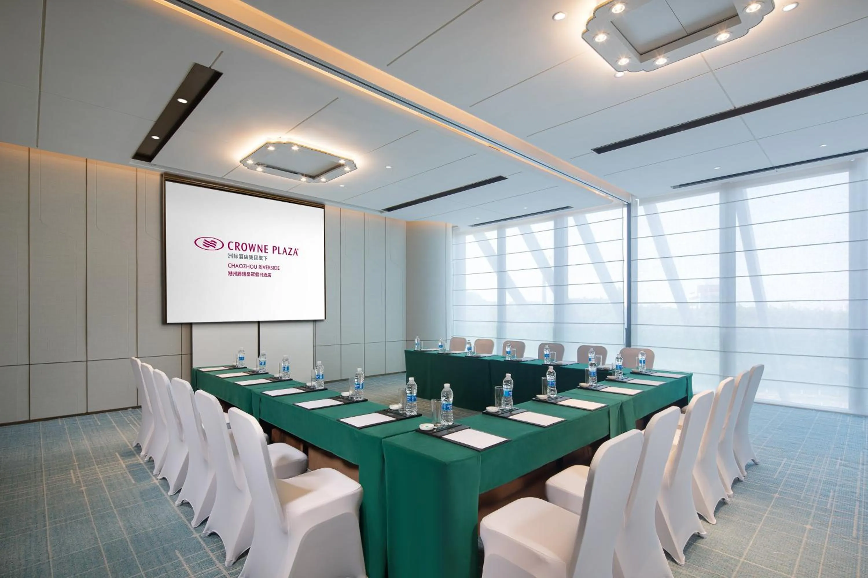 Meeting/conference room in Crowne Plaza Chaozhou Riverside by IHG