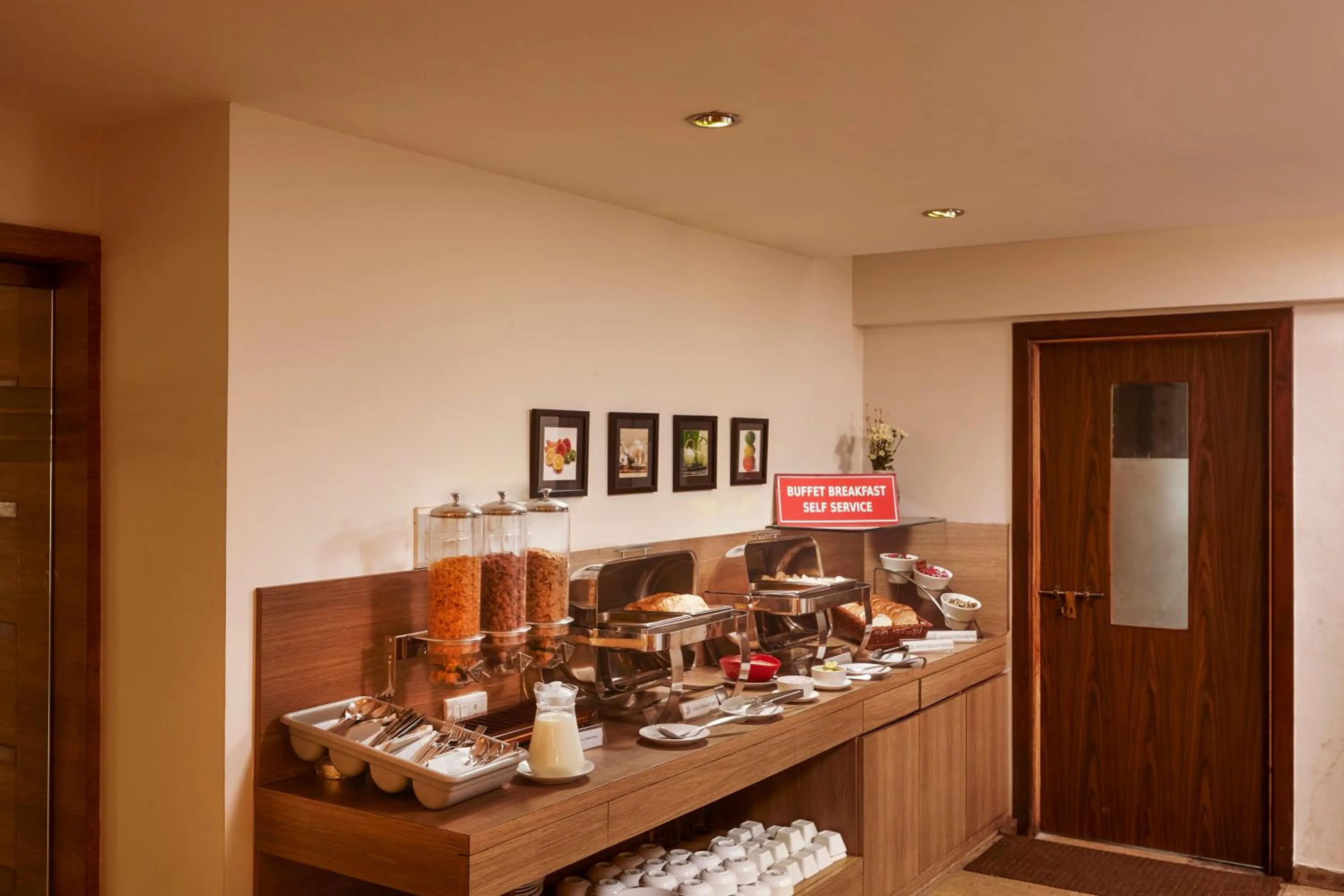 Breakfast in The Hawaii Comforts Panjim Donapaula