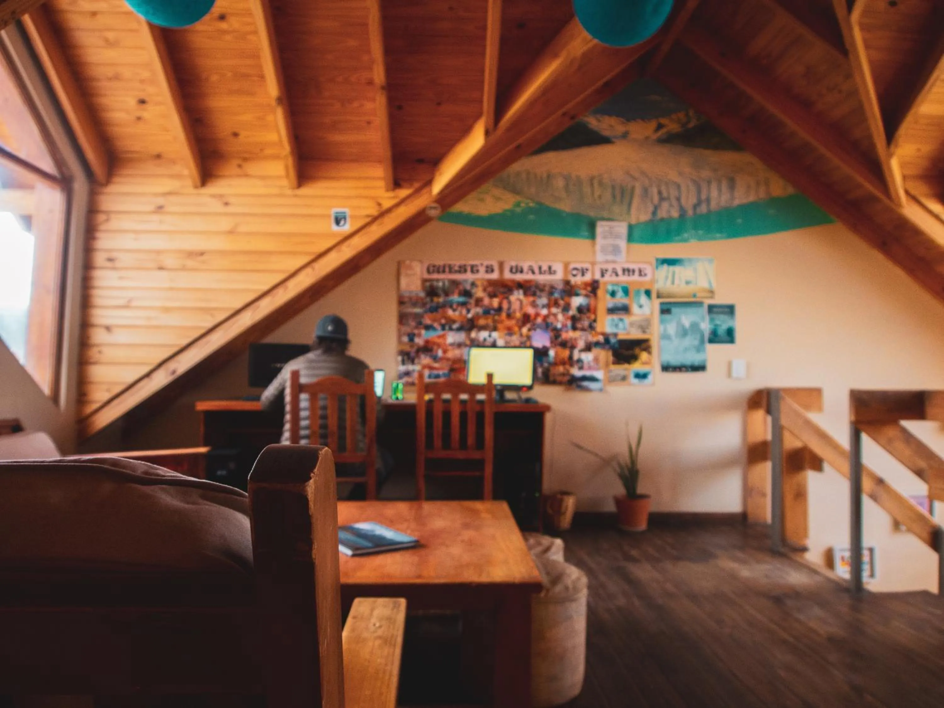 Communal lounge/ TV room in America Del Sur Calafate Hostel