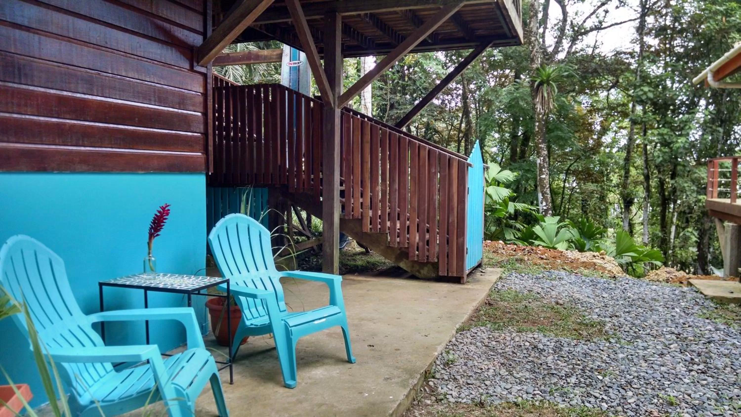 Patio, Patio/Outdoor Area in Surf Break at Paunch