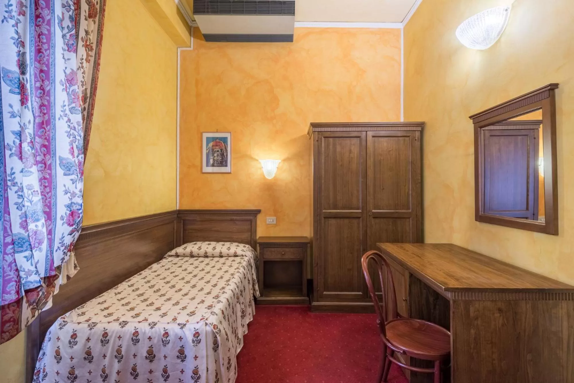 Bed in Hotel Minerva Palace