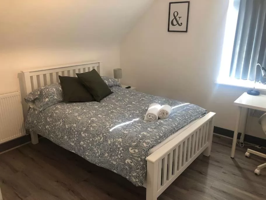 Bedroom, Bed in Newly refurbished studio, great location 8 studios