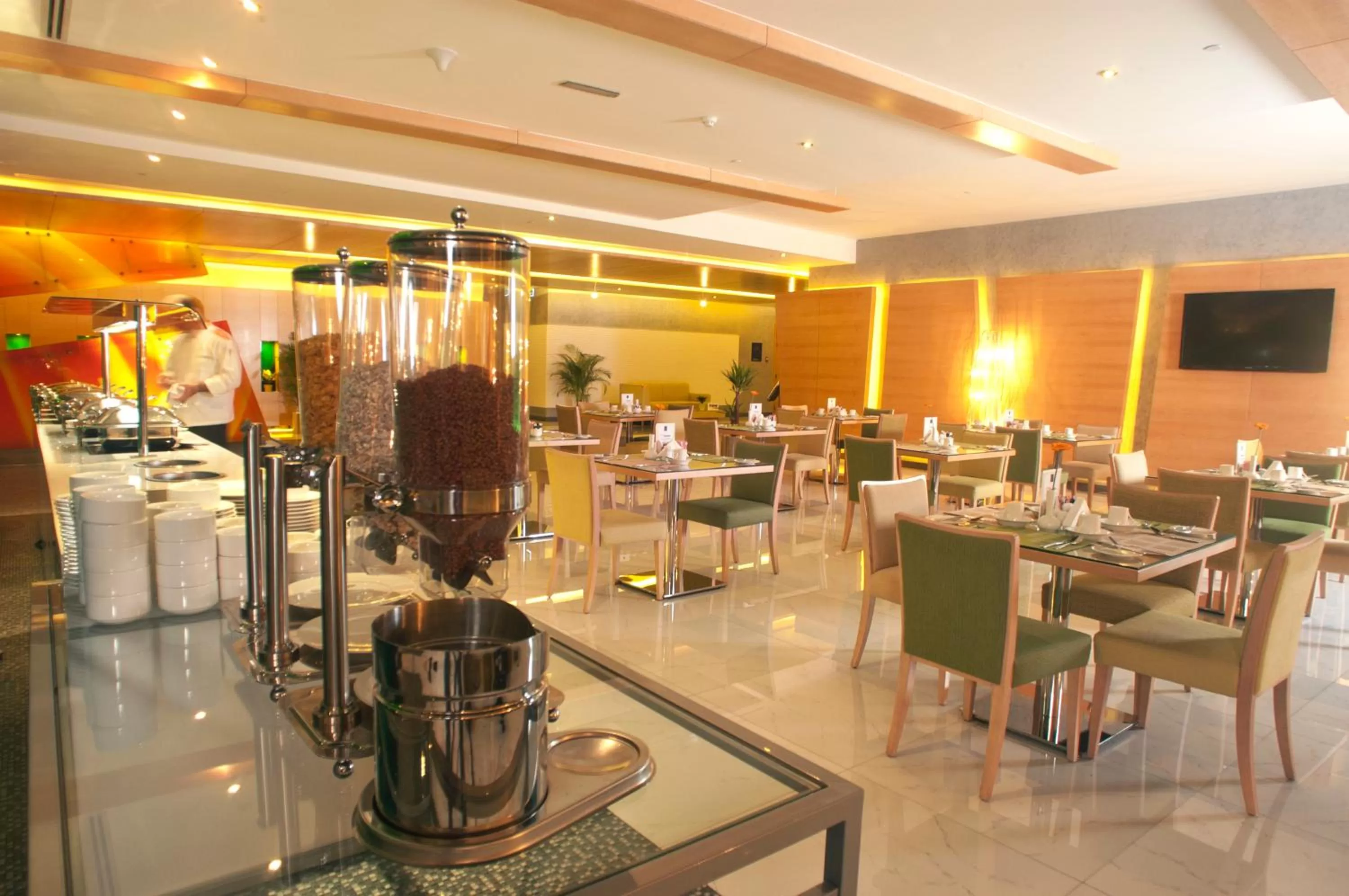 Restaurant/places to eat in Al Khoory Executive Hotel, Al Wasl