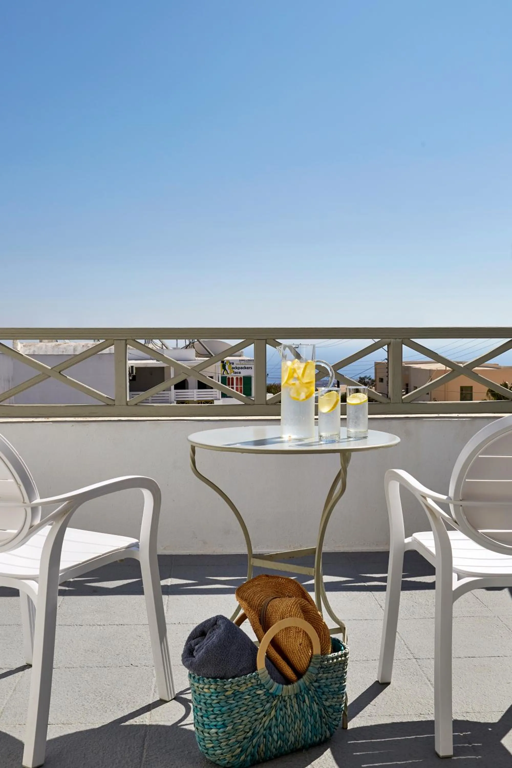 Time of day in Nissos Thira