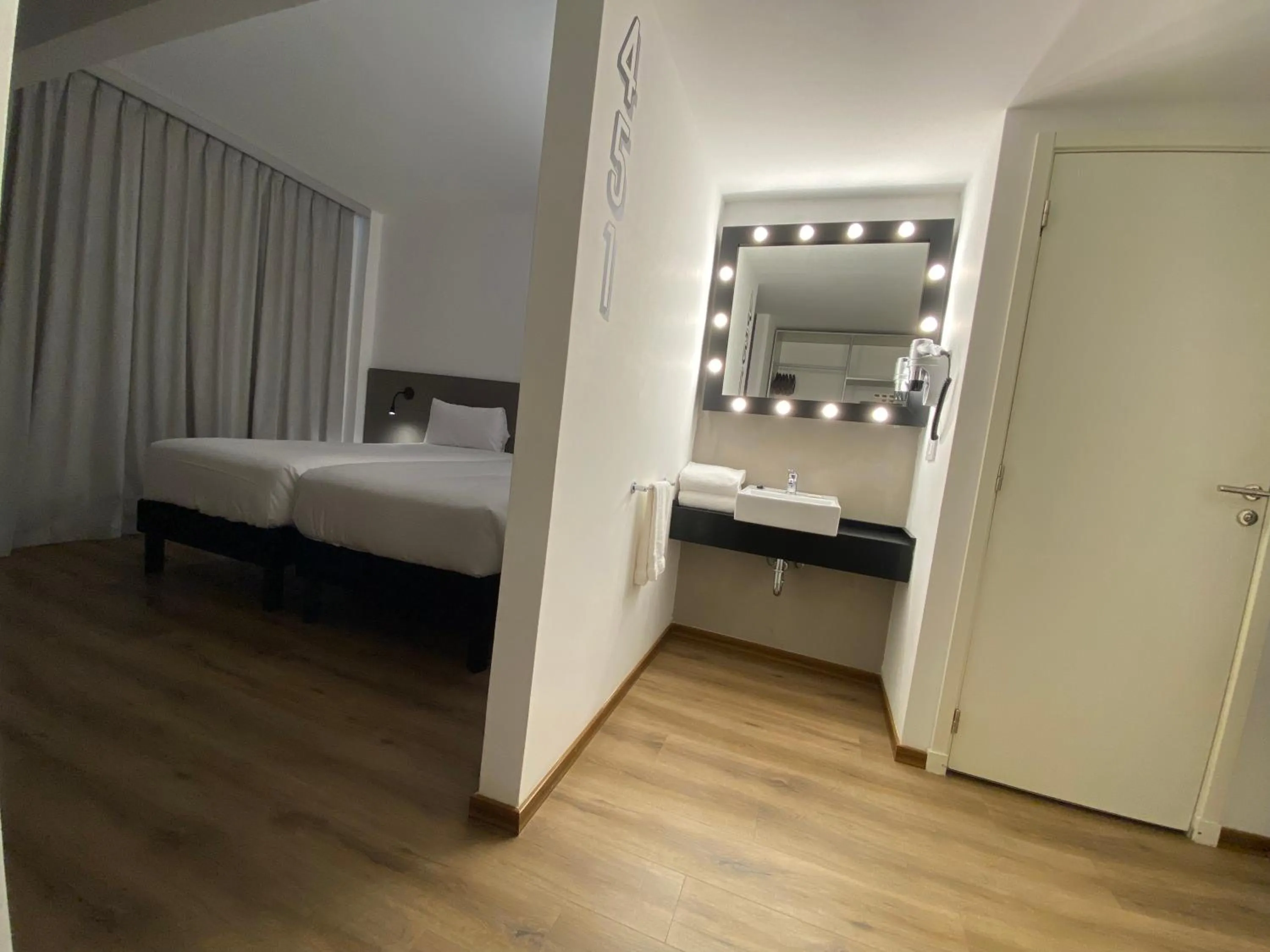 Photo of the whole room, Bed in ibis Styles Buenos Aires Florida