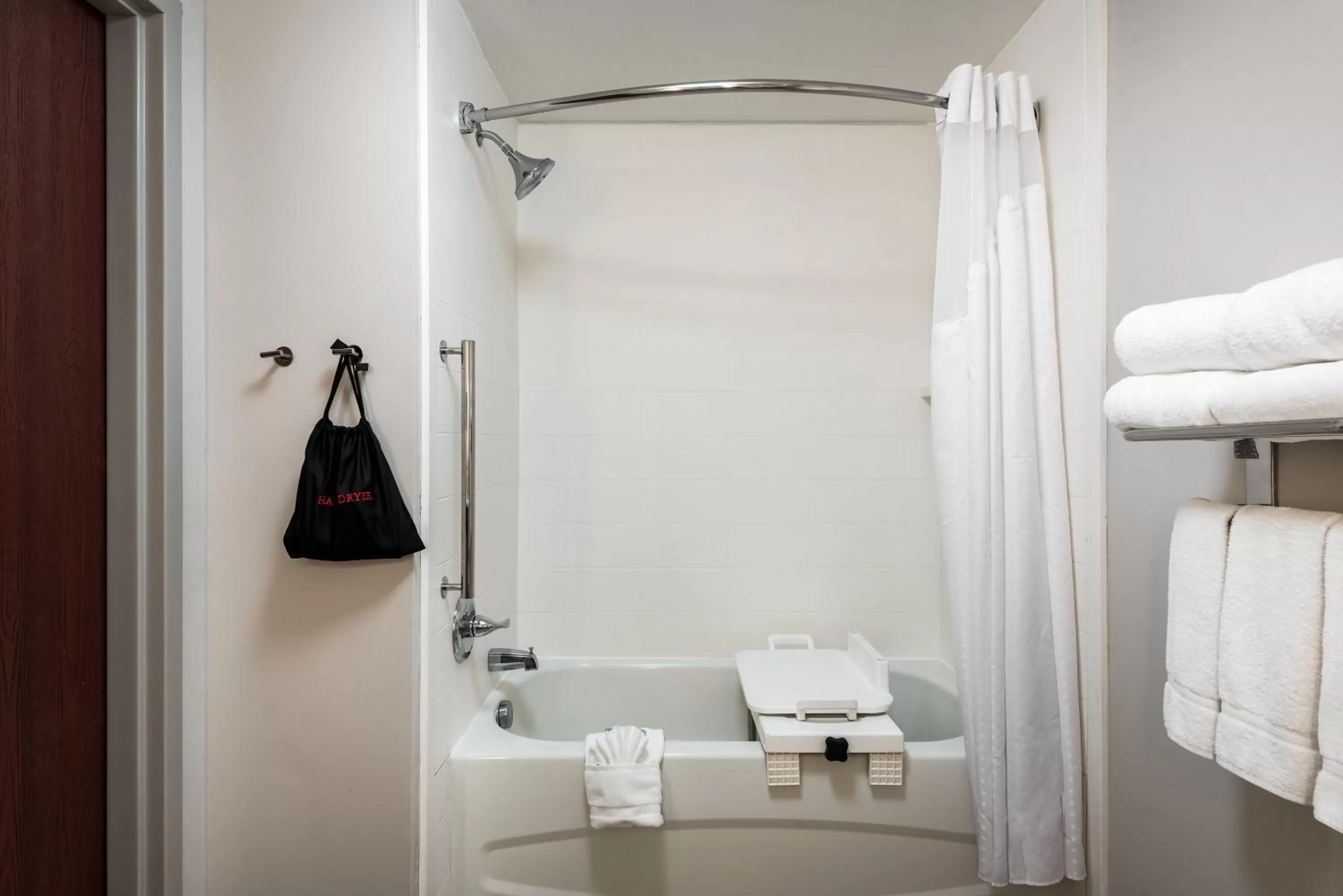 Bathroom in Holiday Inn Express Hotel & Suites Bartow by IHG