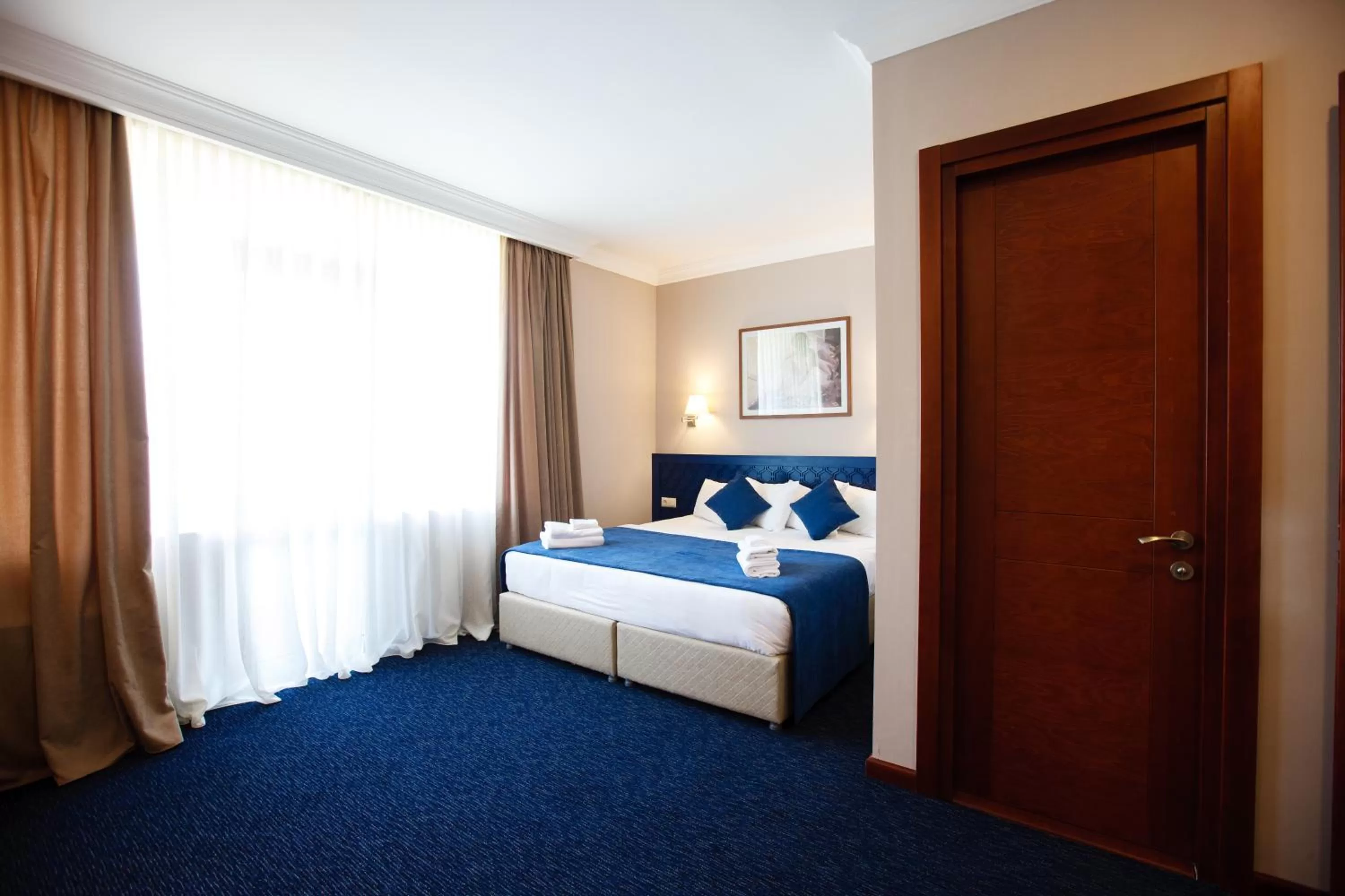 Bedroom, Bed in Cruise Hotel