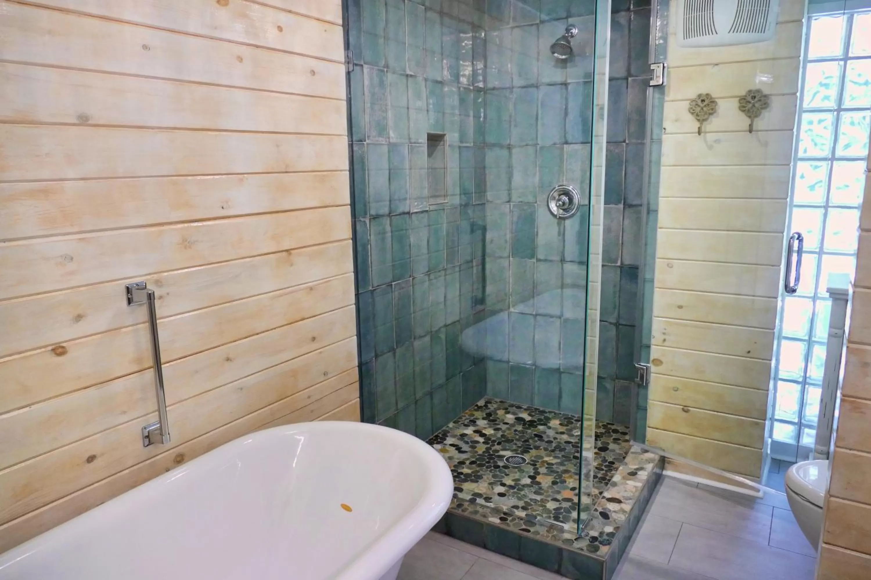 Shower in Beachview Inn and Spa