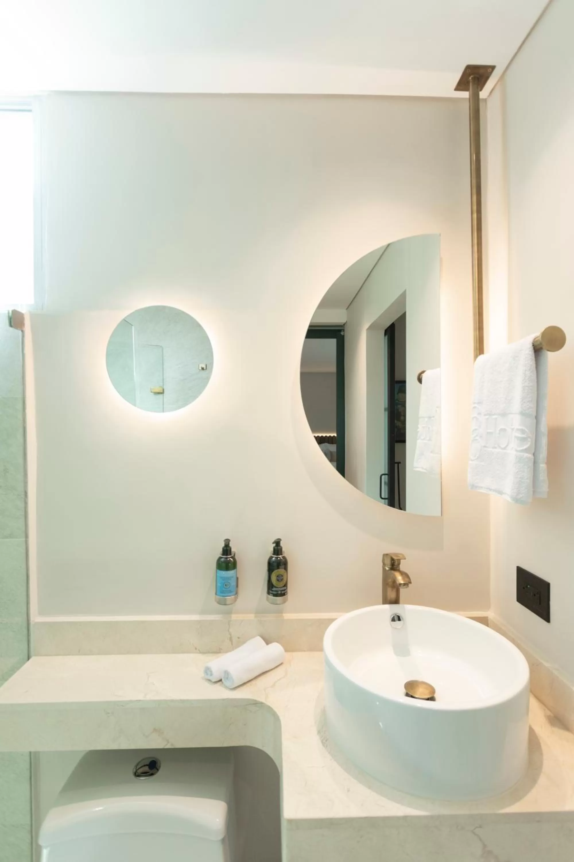 Bathroom in 1616 Hotel