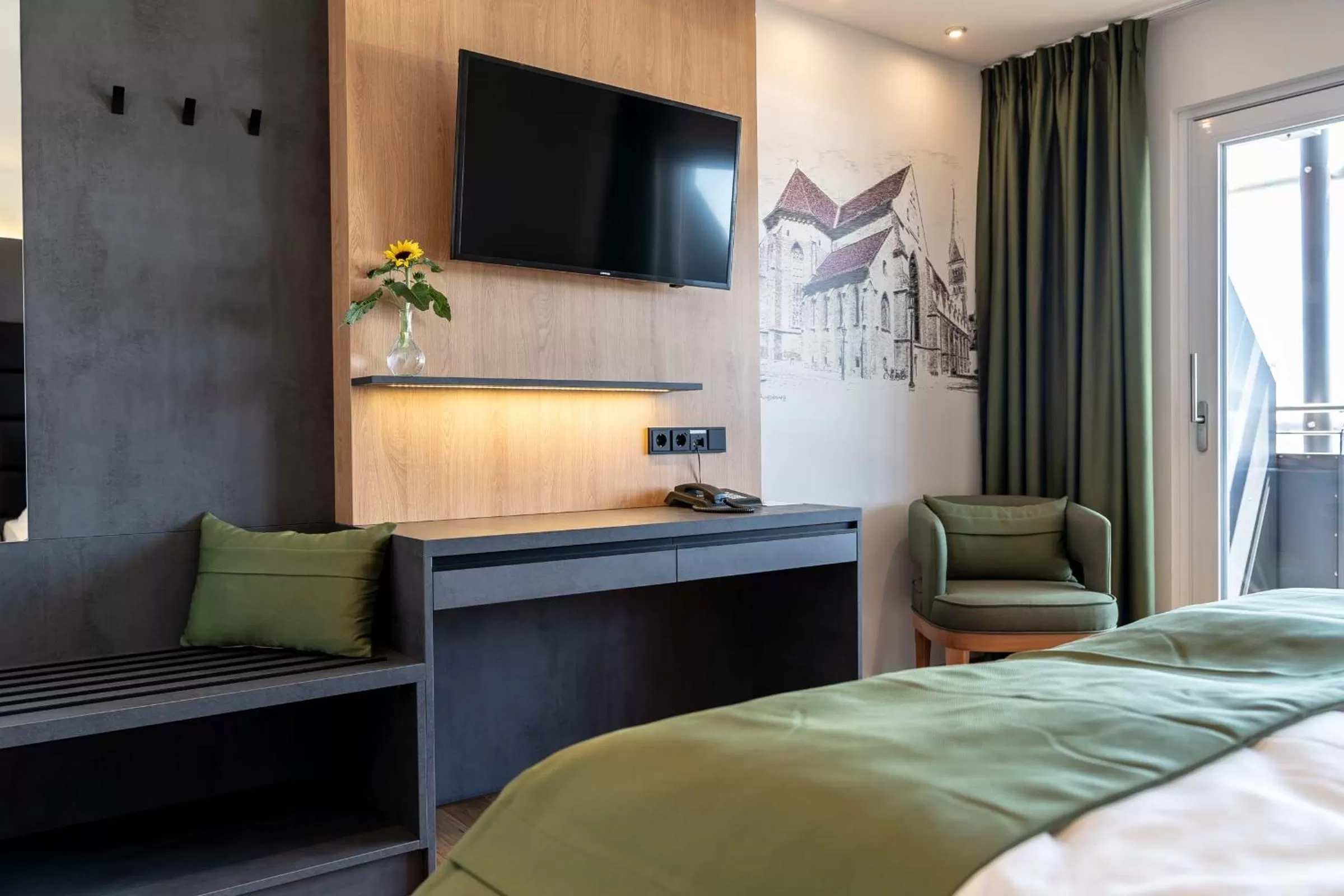 TV and multimedia, Bed in Augsburg Hotel Sonnenhof