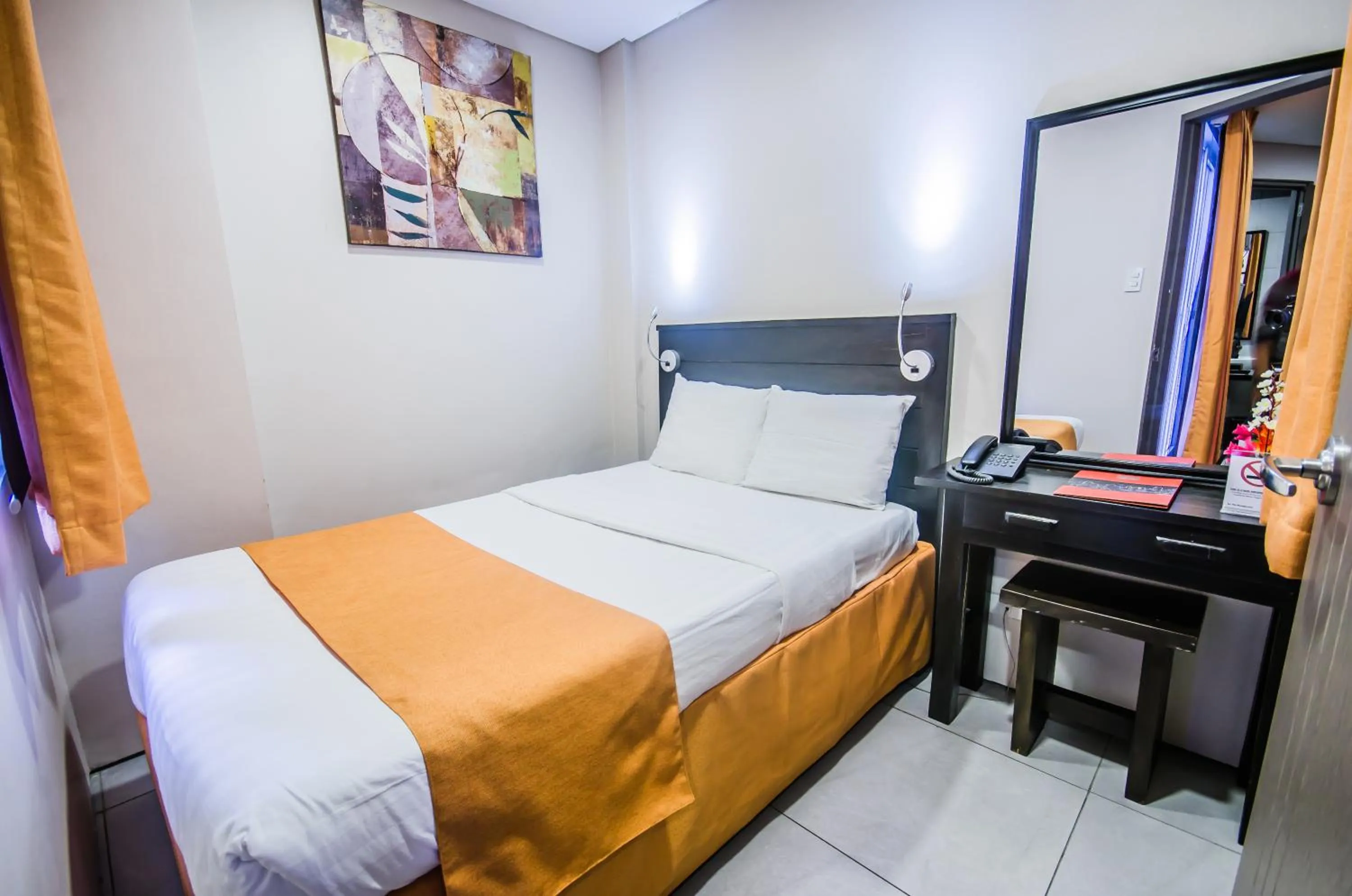 Bedroom, Bed in Jade Hotel and Suites